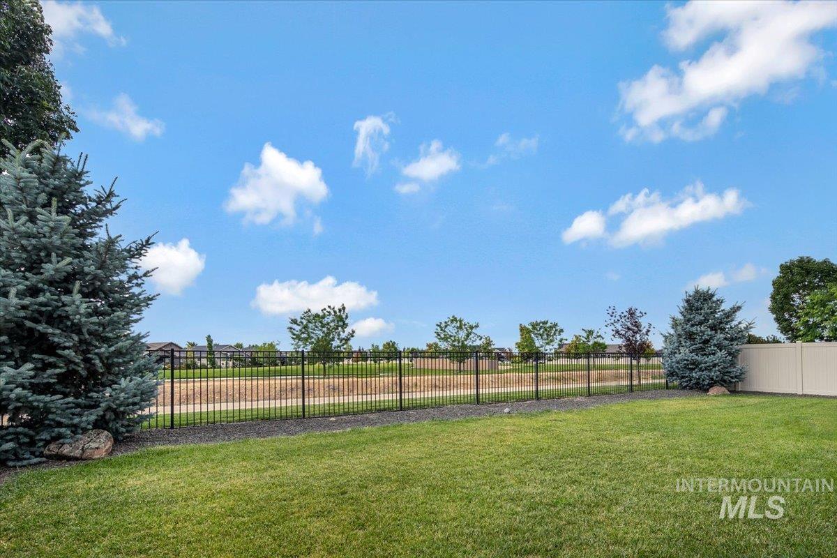 677 E Andes Dr. Property Photo 43