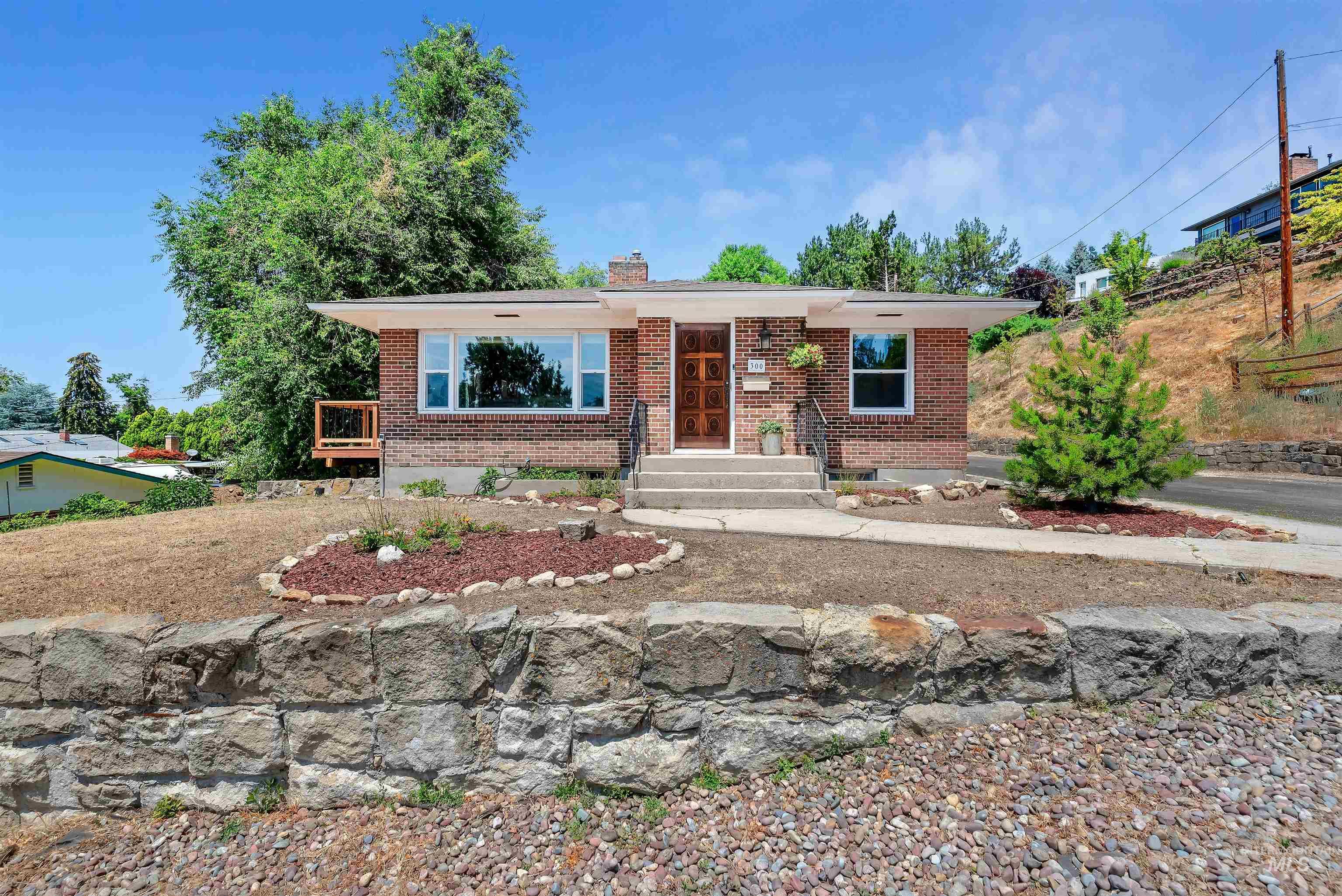 300 W Ofarrell