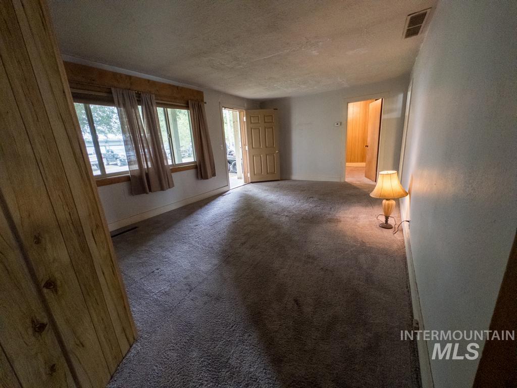 300 S Morgan Ave Property Photo 6