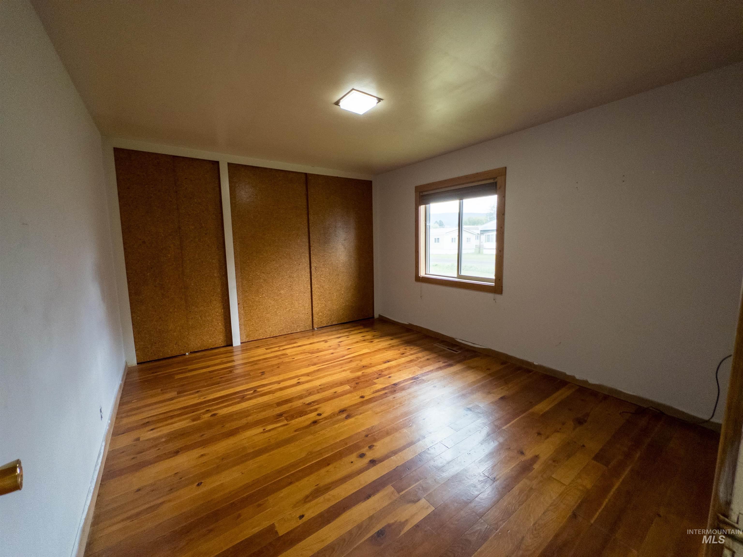 300 S Morgan Ave Property Photo 18