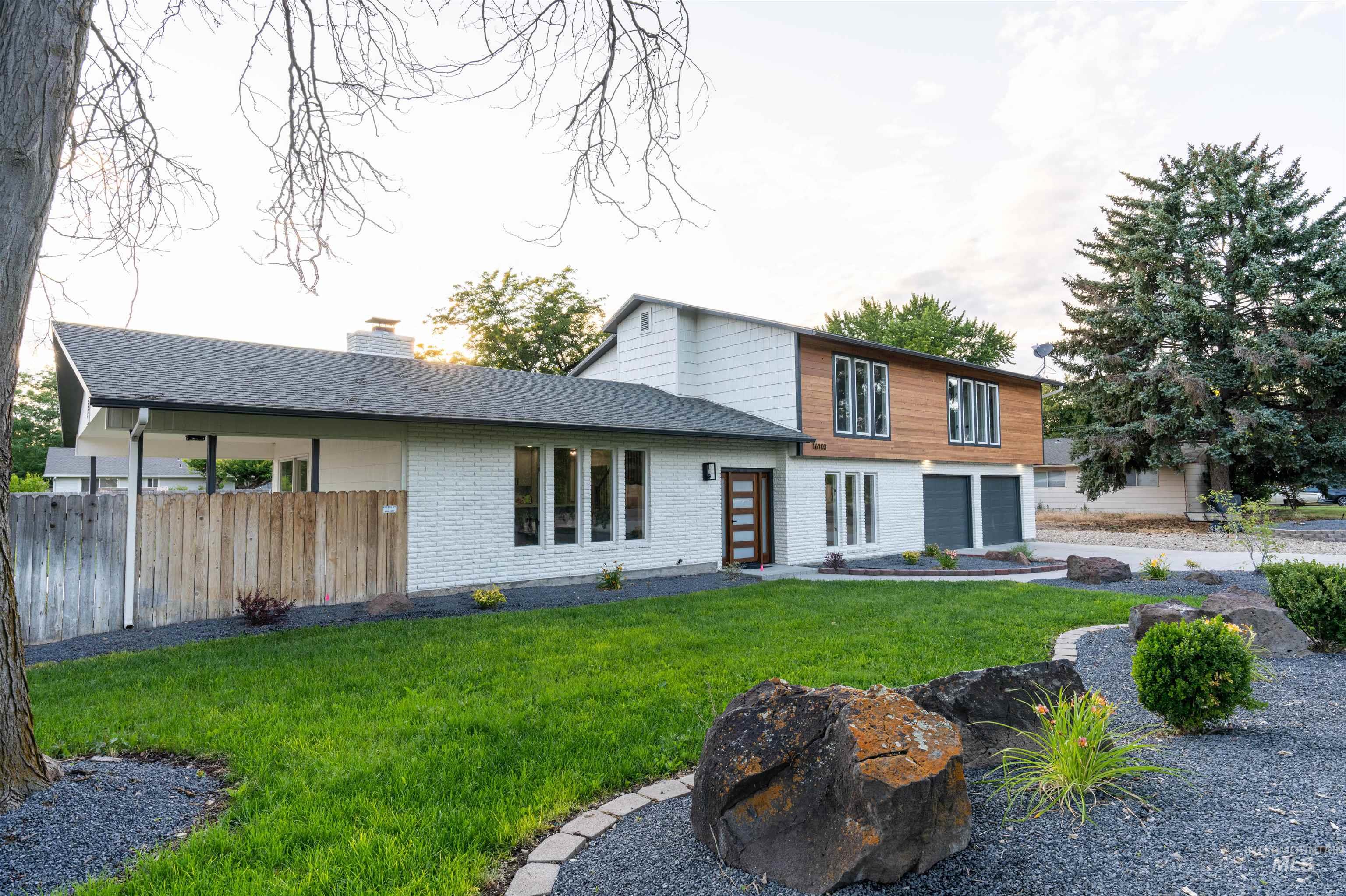 16103 S Kimball Ave Property Photo 2