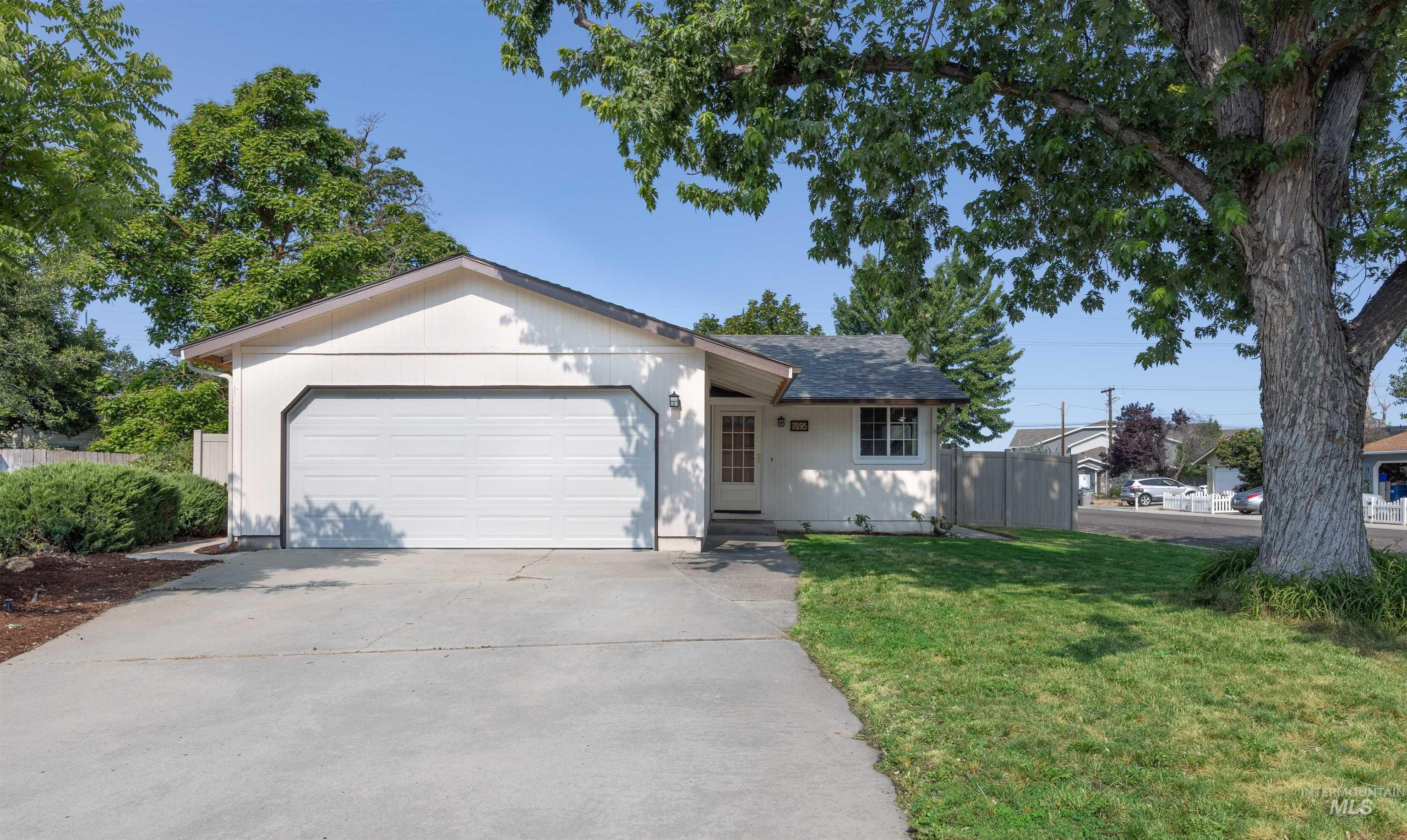 7195 W Bluebird Dr Property Photo 1