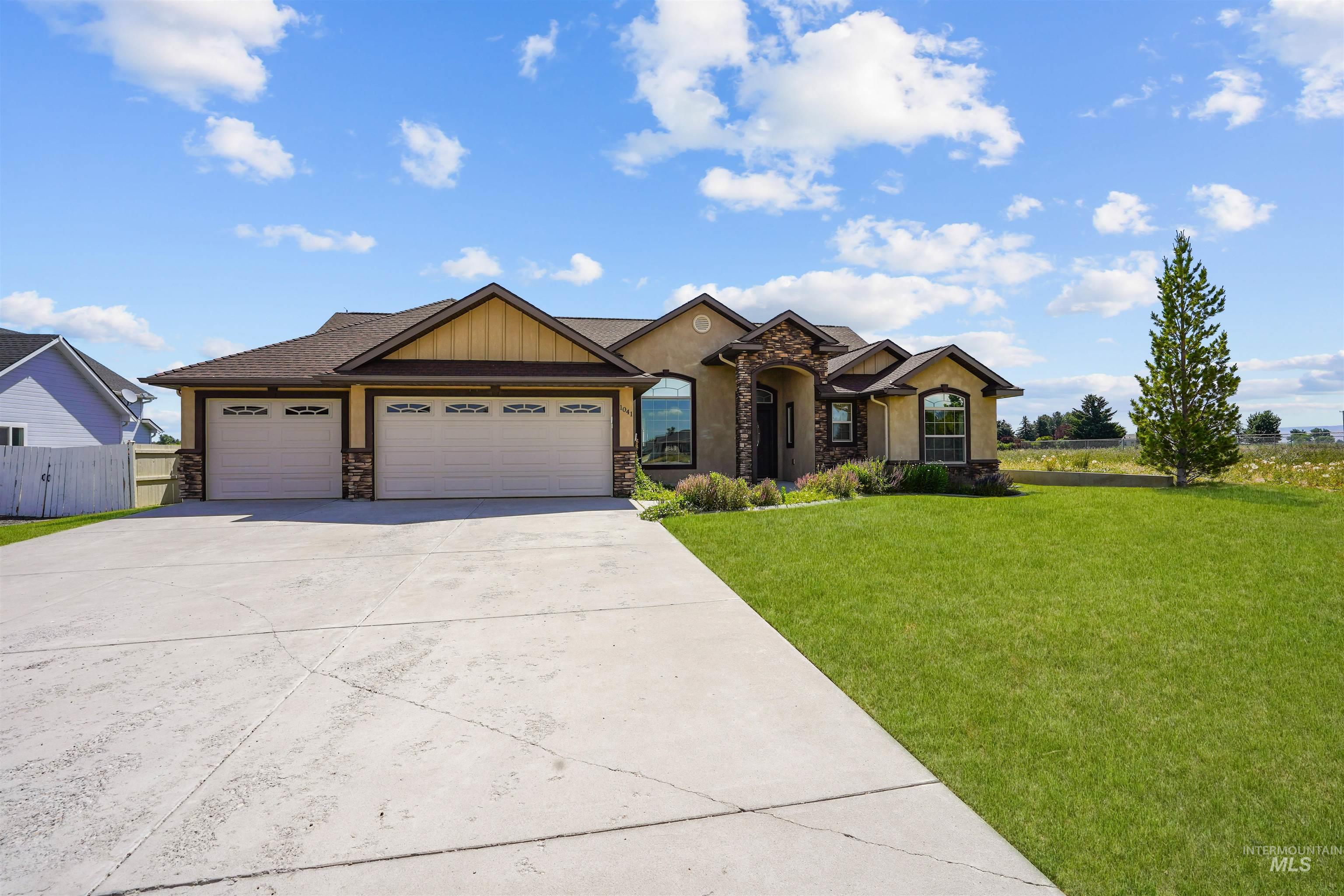 1041 Lupine Lane Property Photo 1