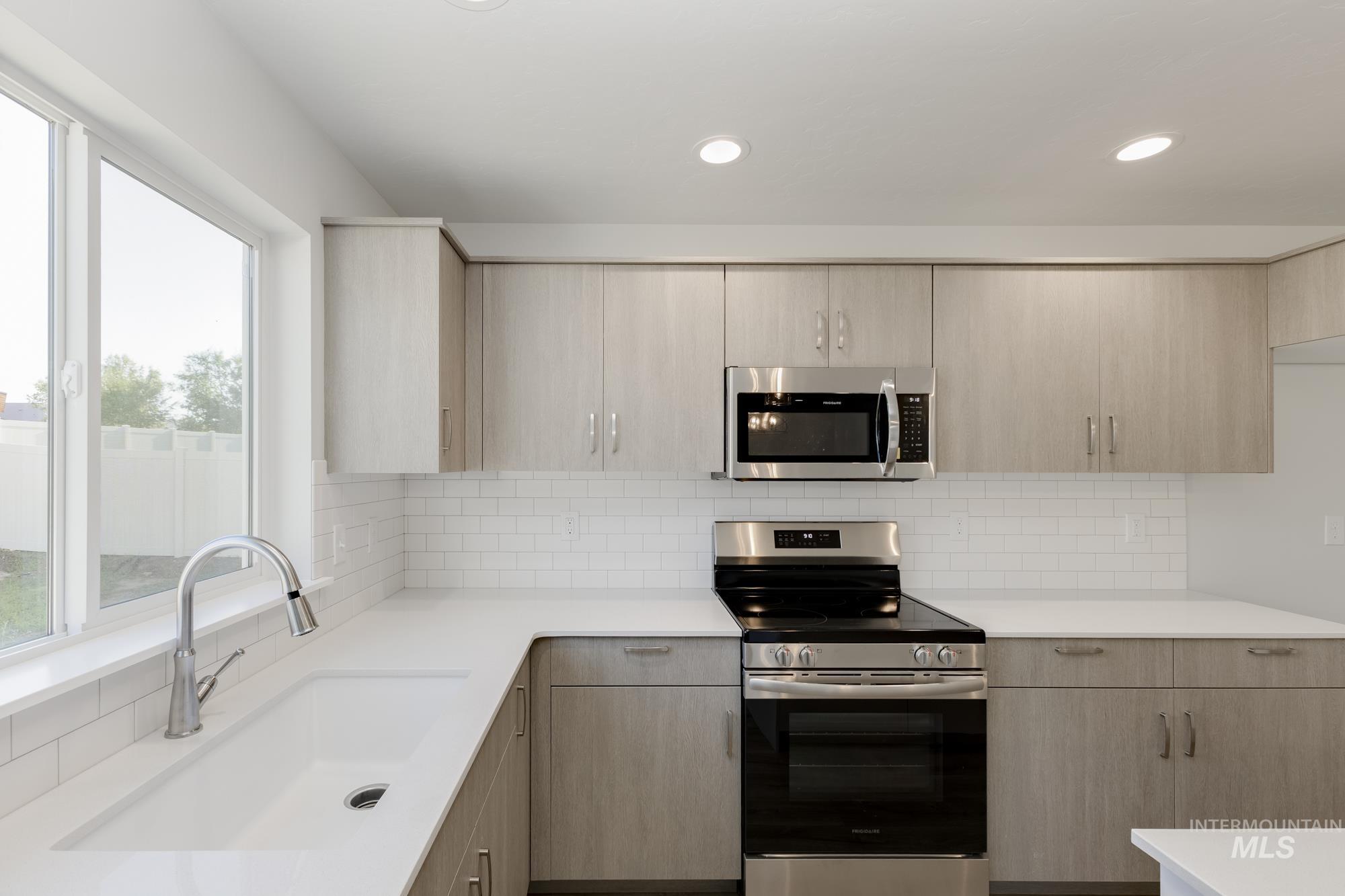 11104 W Teratai St Property Photo 3
