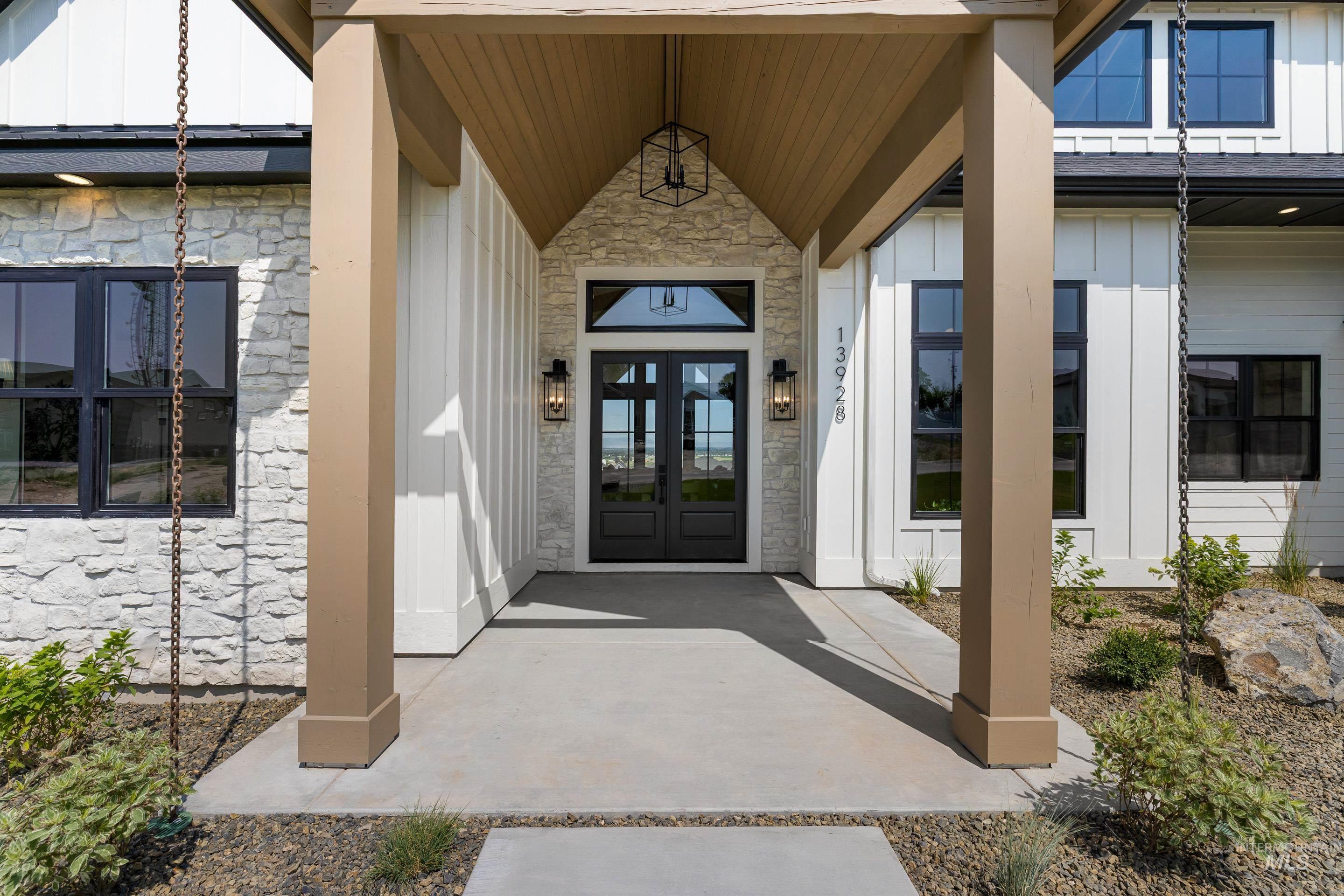 13928 Shafer Butte Way Property Photo 3