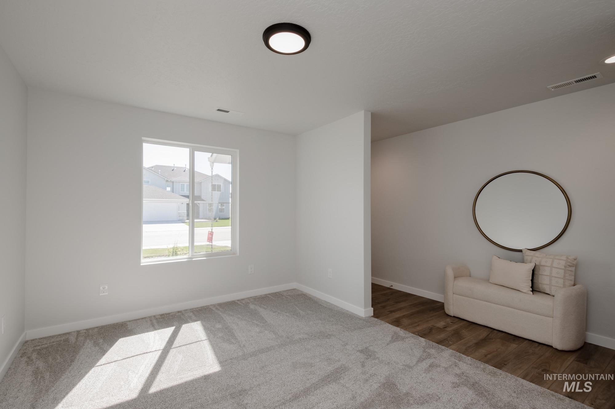 16807 Carlin Ave Property Photo 4