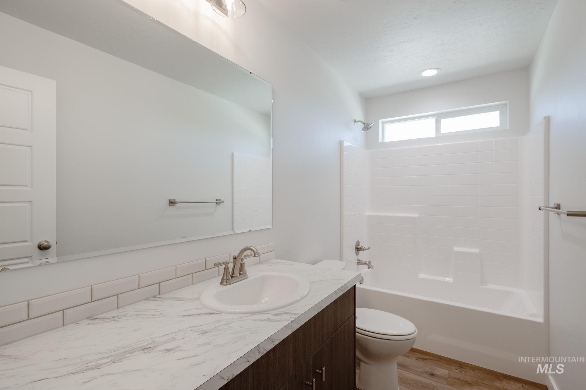 16807 Carlin Ave Property Photo 27