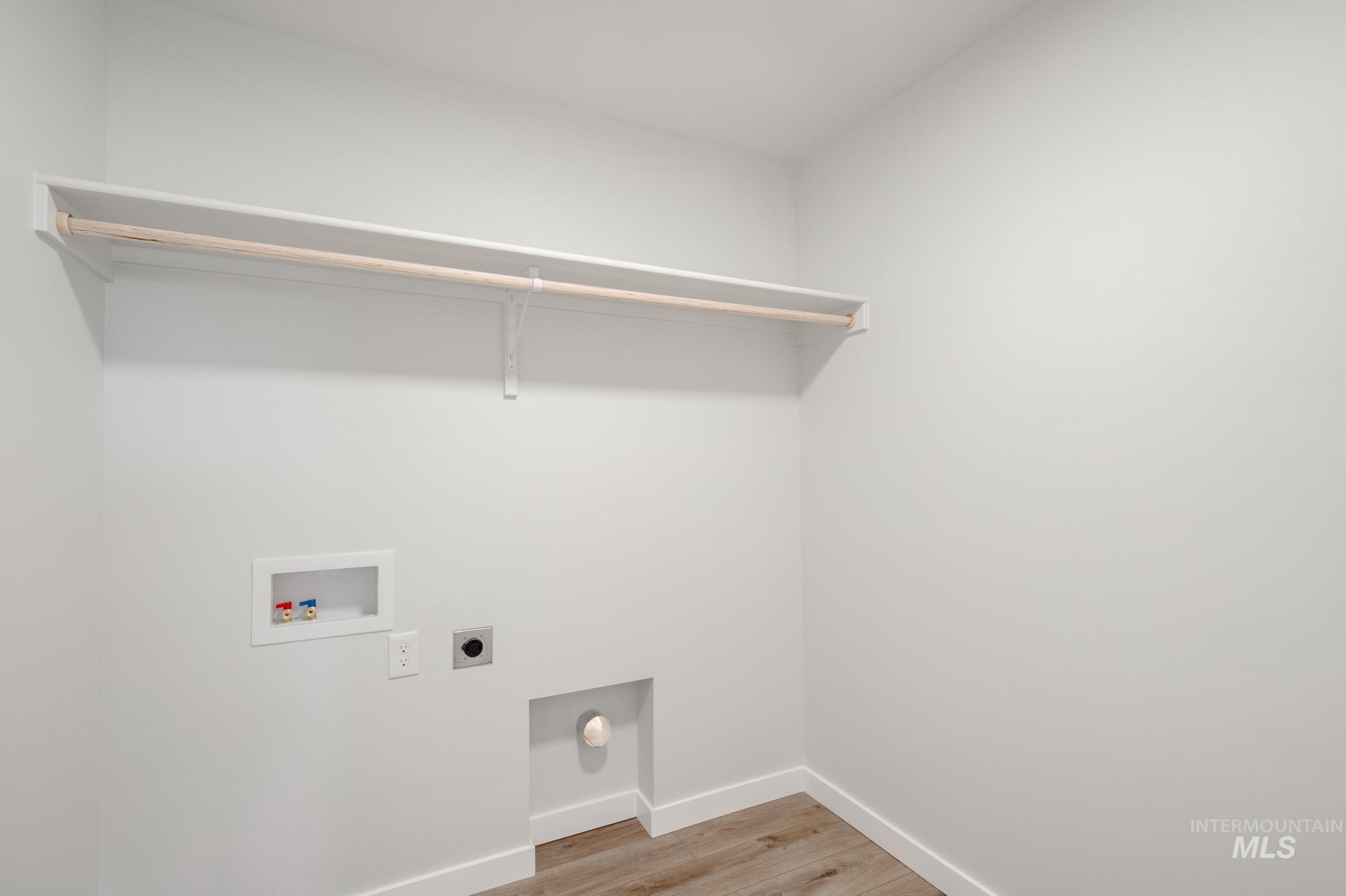16807 Carlin Ave Property Photo 28