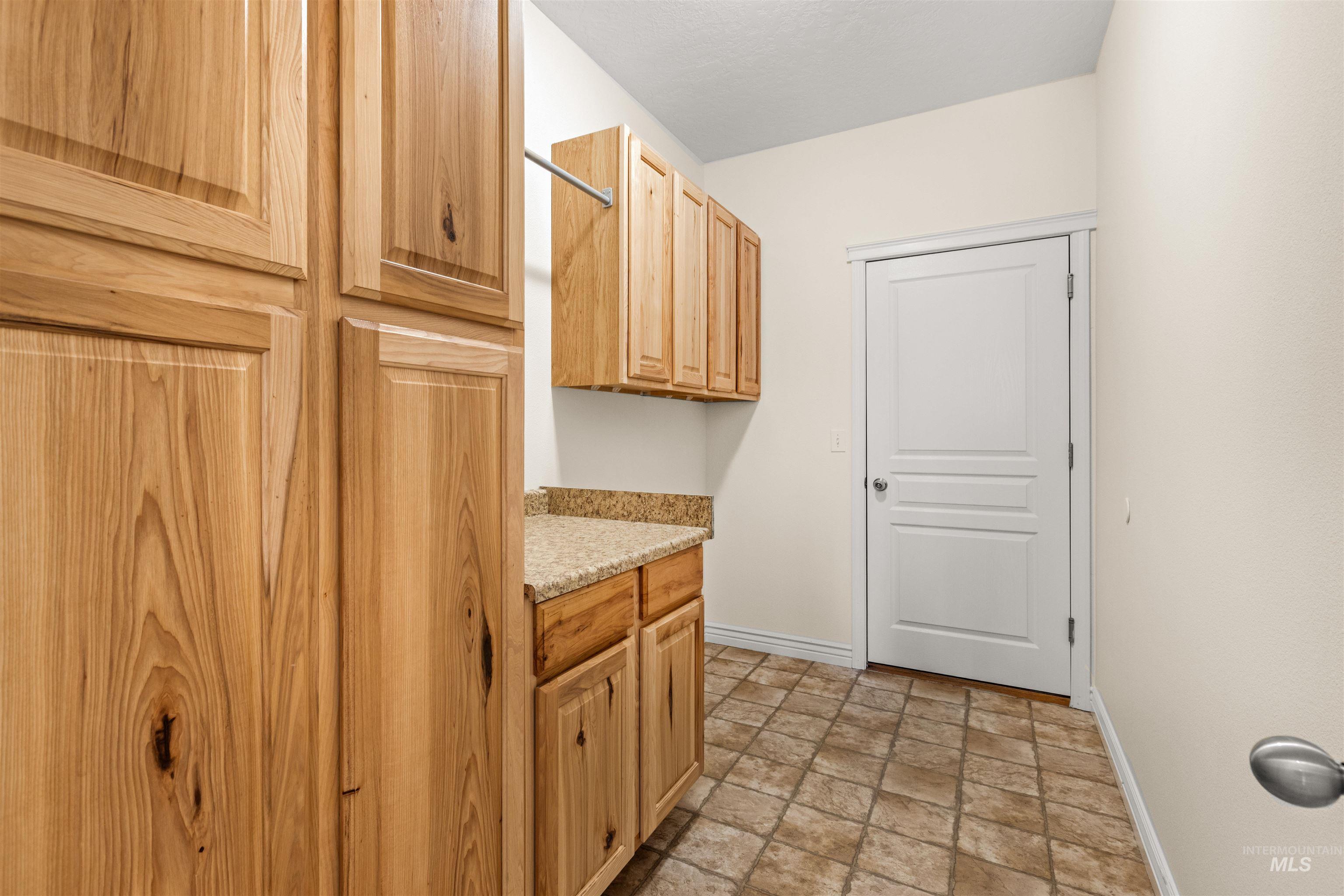 3827 S Lamone Way Property Photo 10