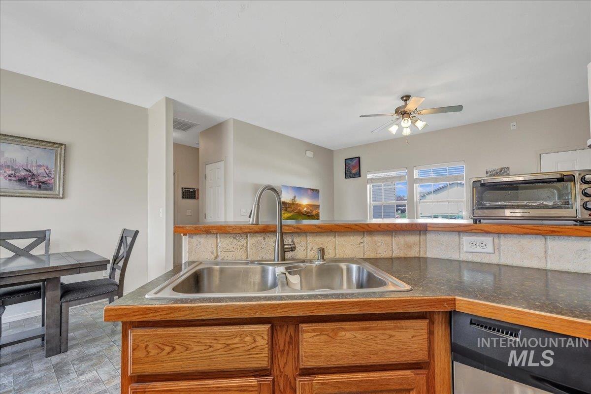 1621 Vista Drive Property Photo 7