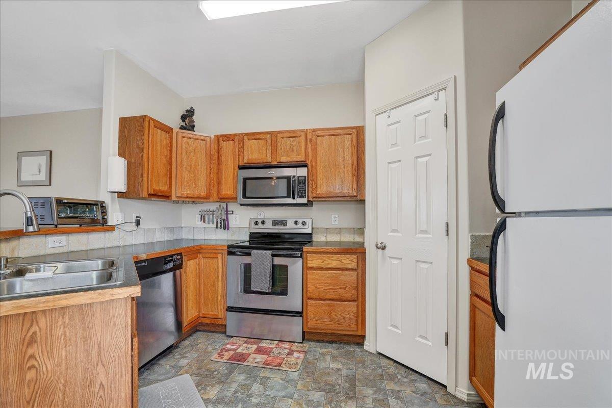 1621 Vista Drive Property Photo 8