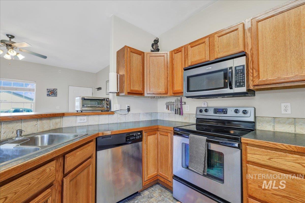 1621 Vista Drive Property Photo 9