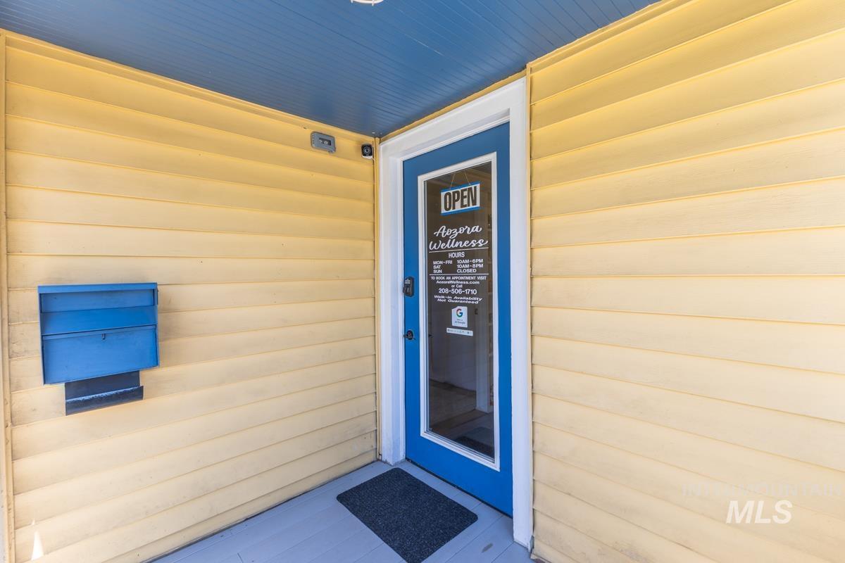 1123 Blaine St Property Photo 4