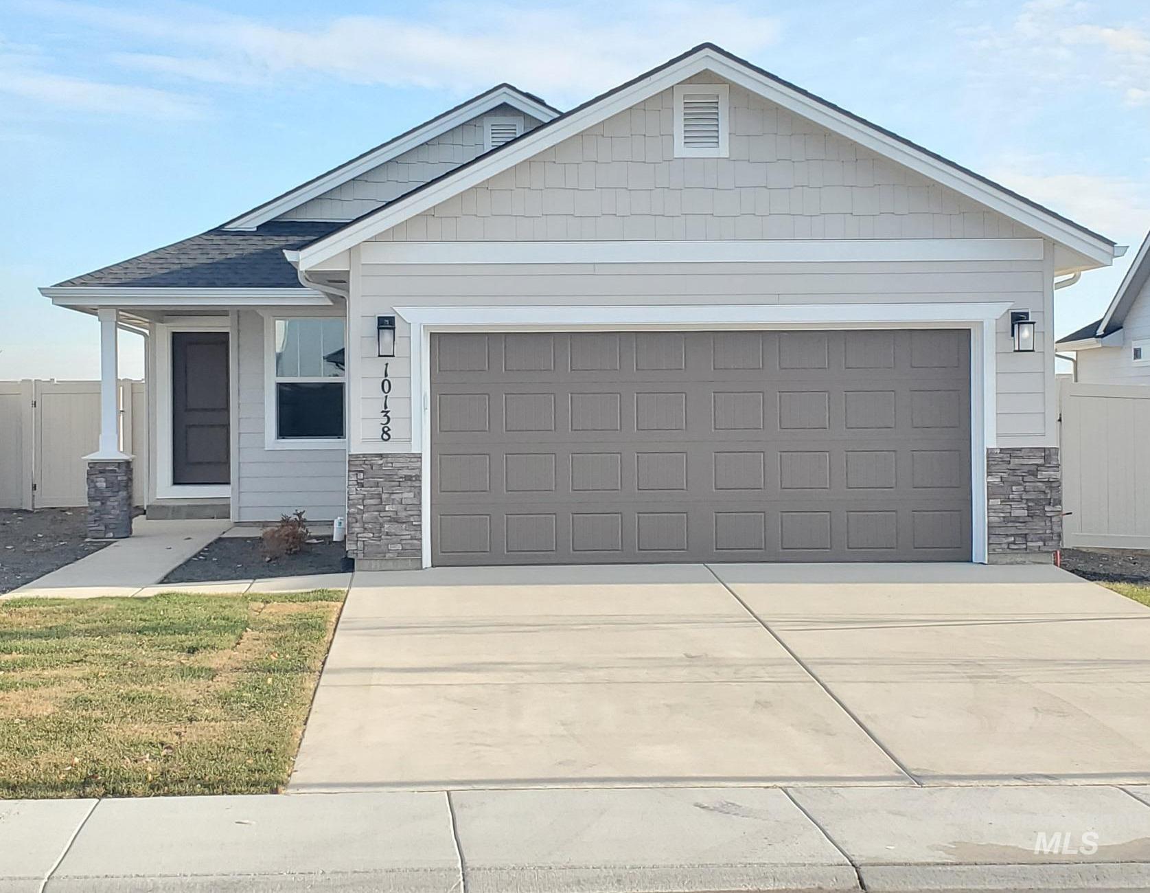 10138 Longtail Drive Property Photo 1