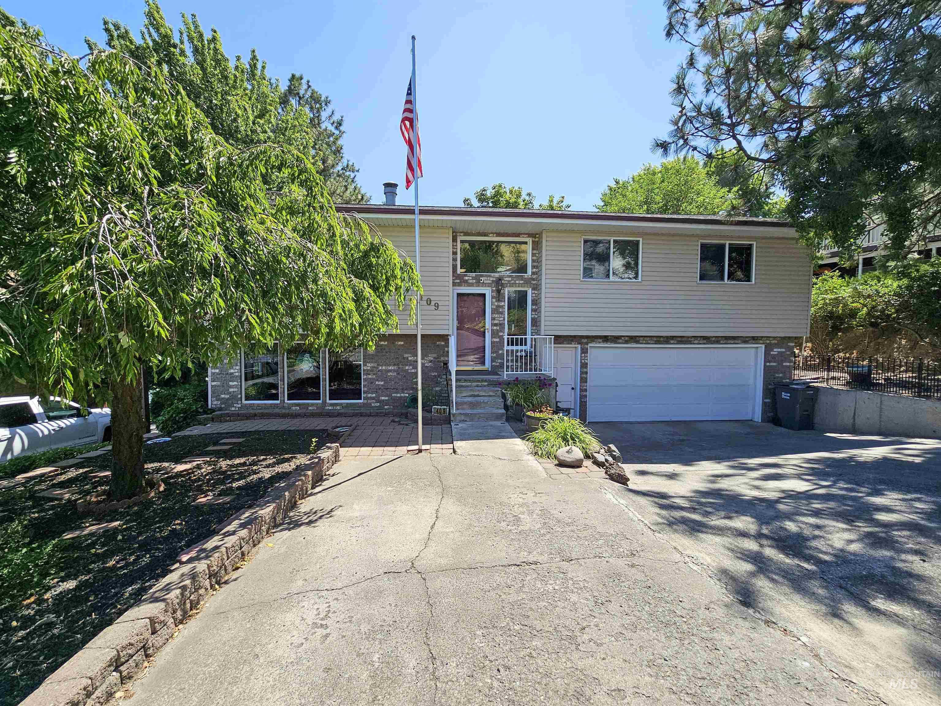 409 Garfield Street Property Photo 1