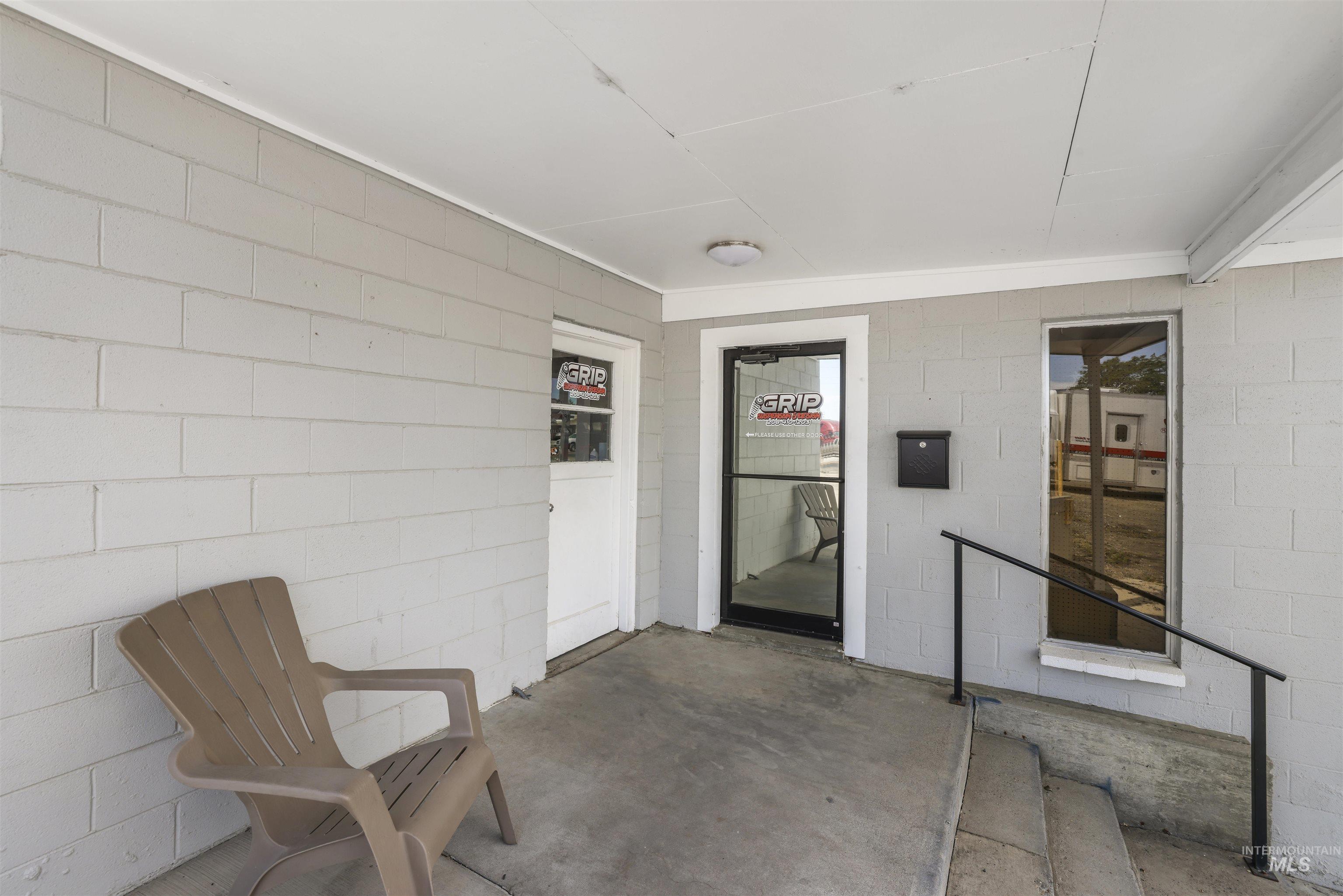 528 Washington St Property Photo 4