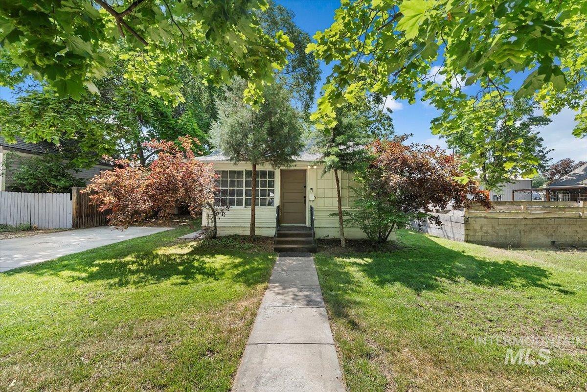 1016 11th Ave S Property Photo 1