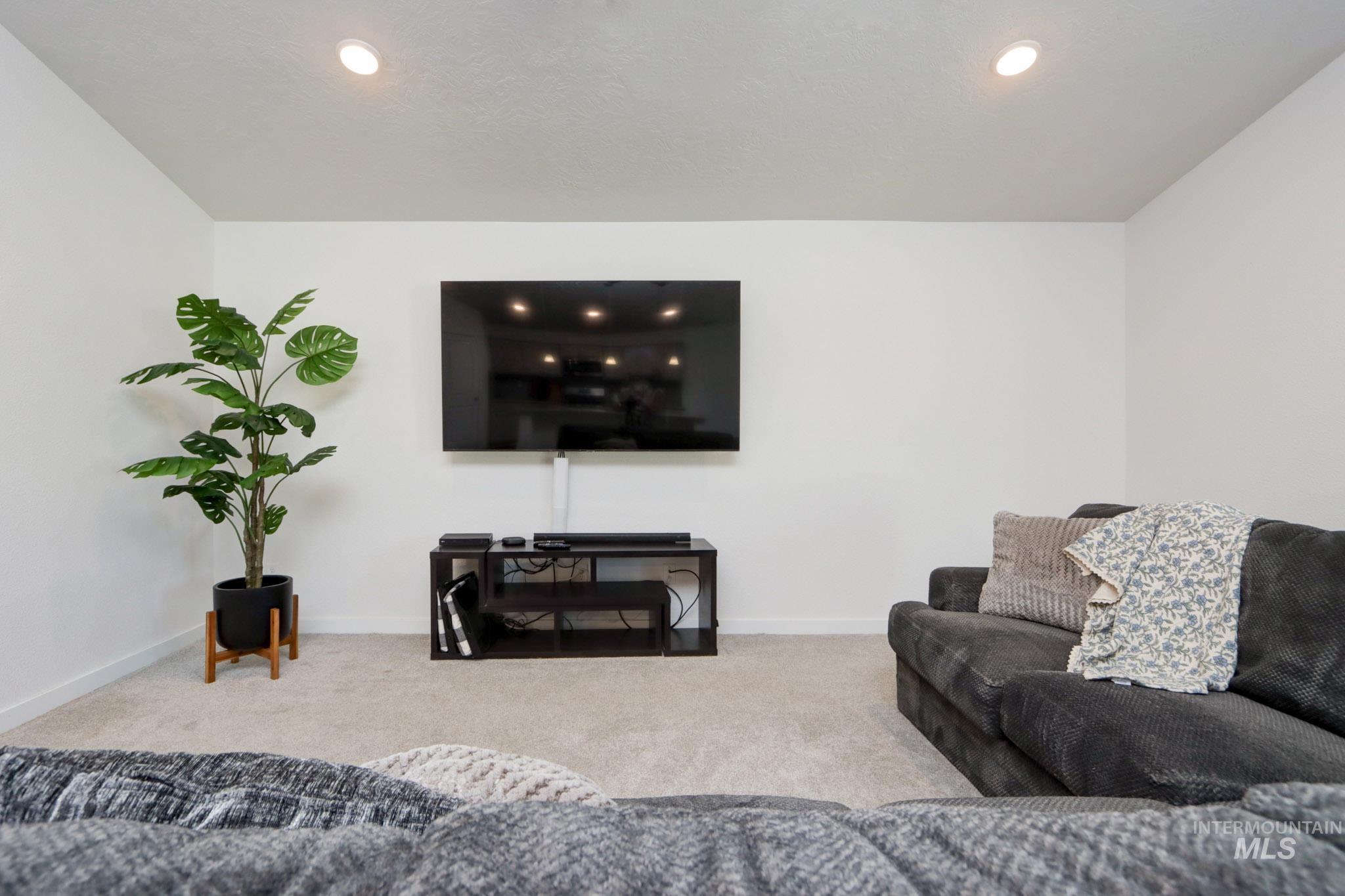 3373 S Rosa Parks Way Property Photo 6