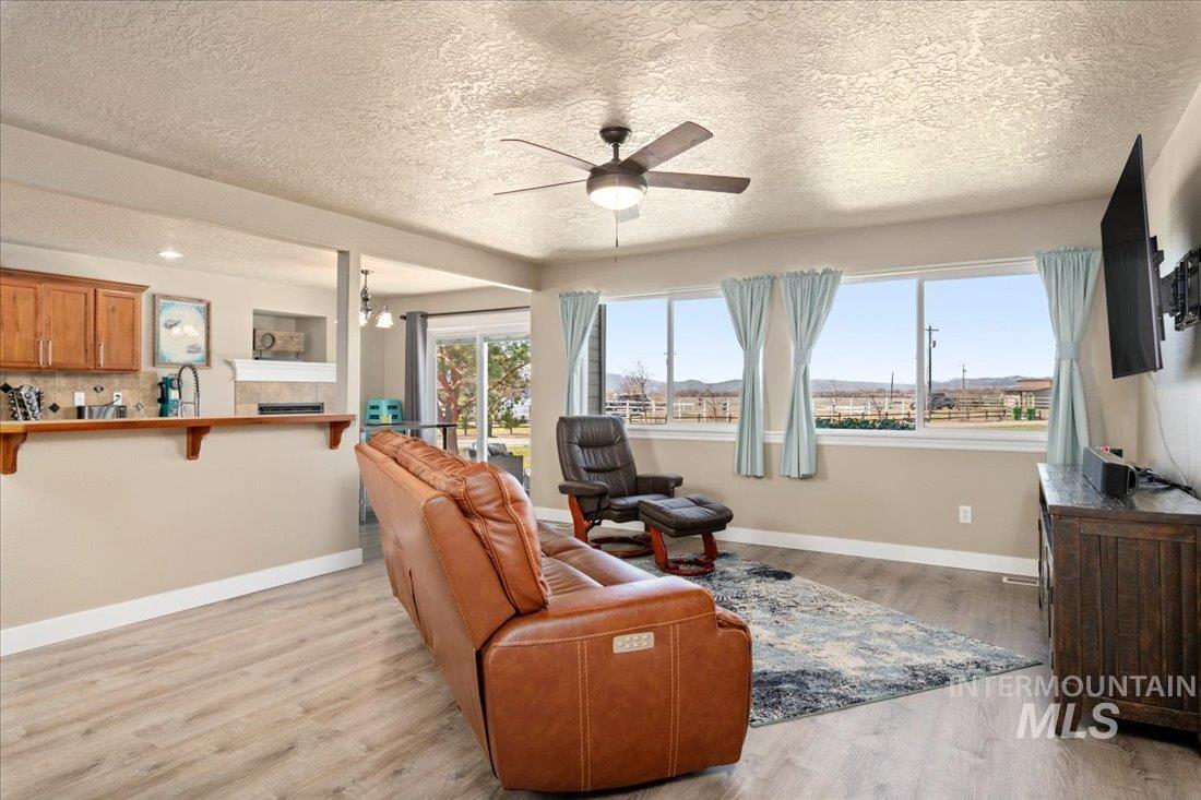 1375 Ross Rd Property Photo 5