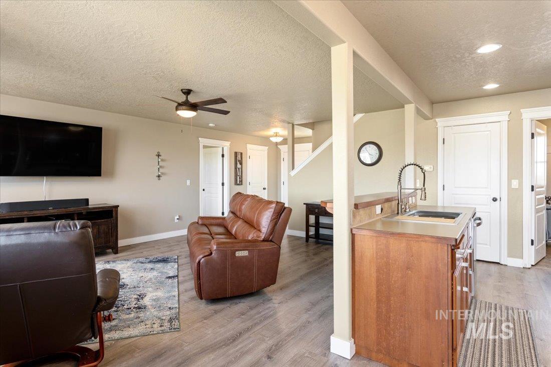 1375 Ross Rd Property Photo 7