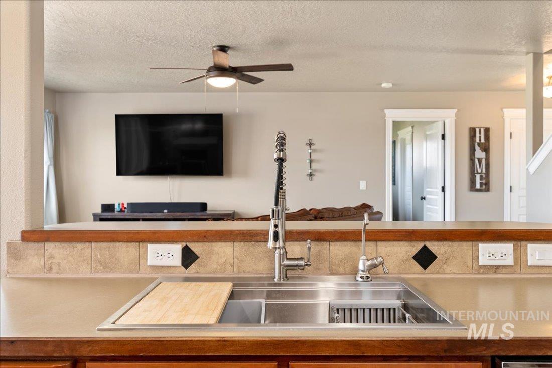 1375 Ross Rd Property Photo 10