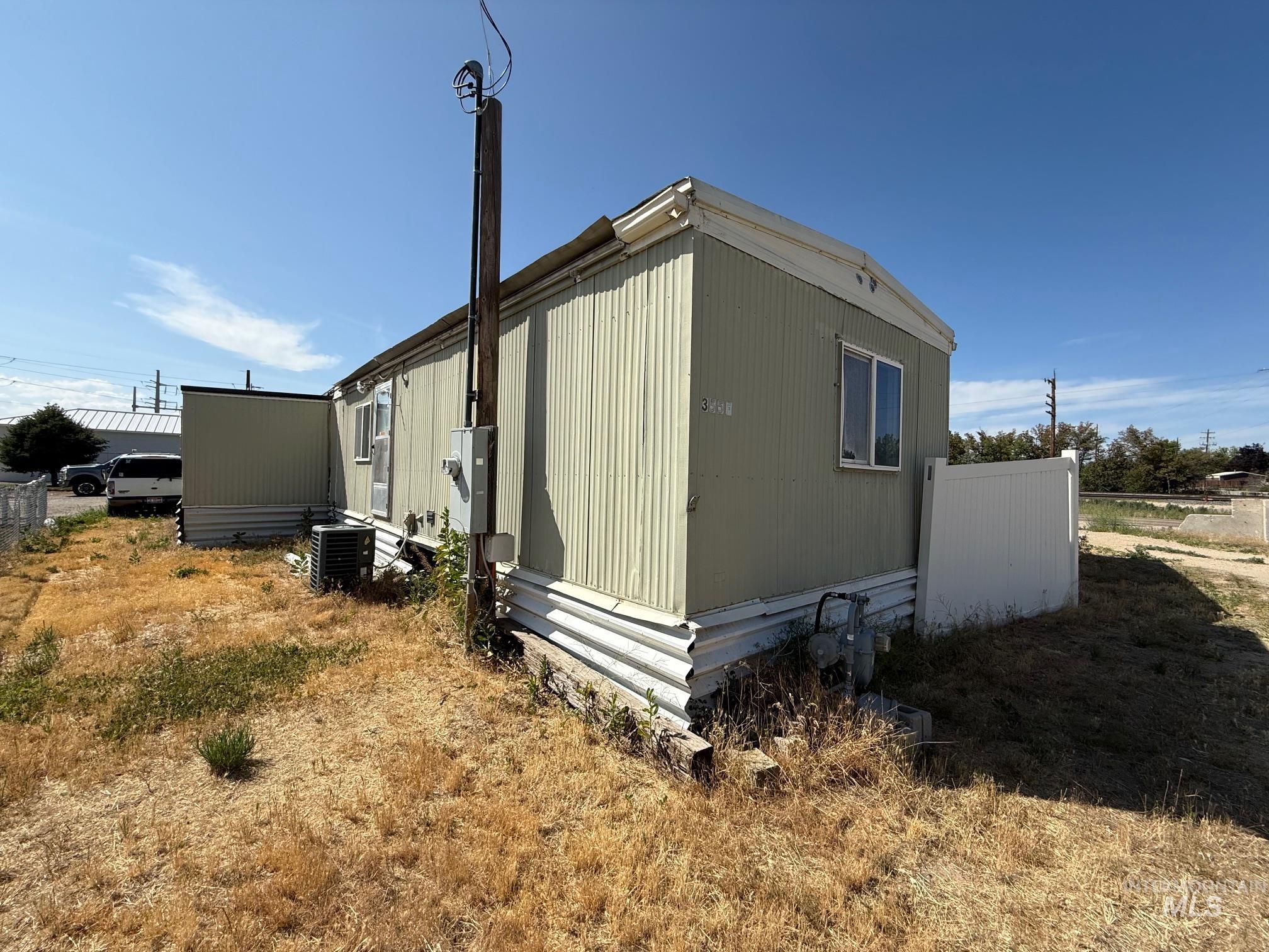 355 Swan Falls Property Photo 4