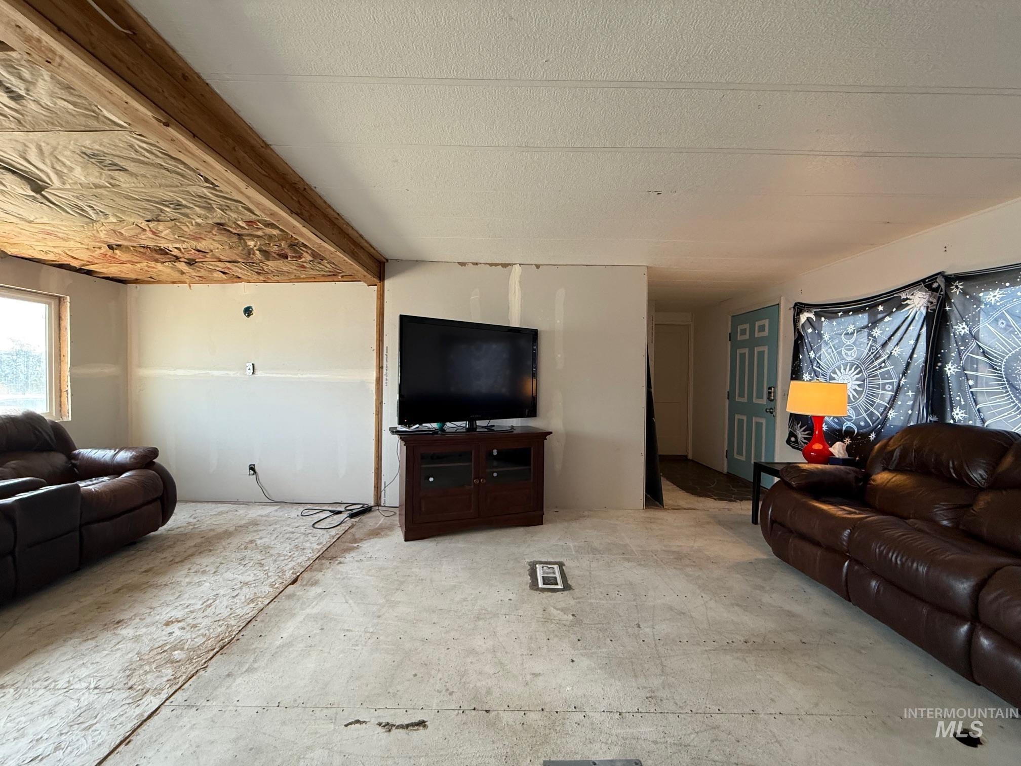 355 Swan Falls Property Photo 14
