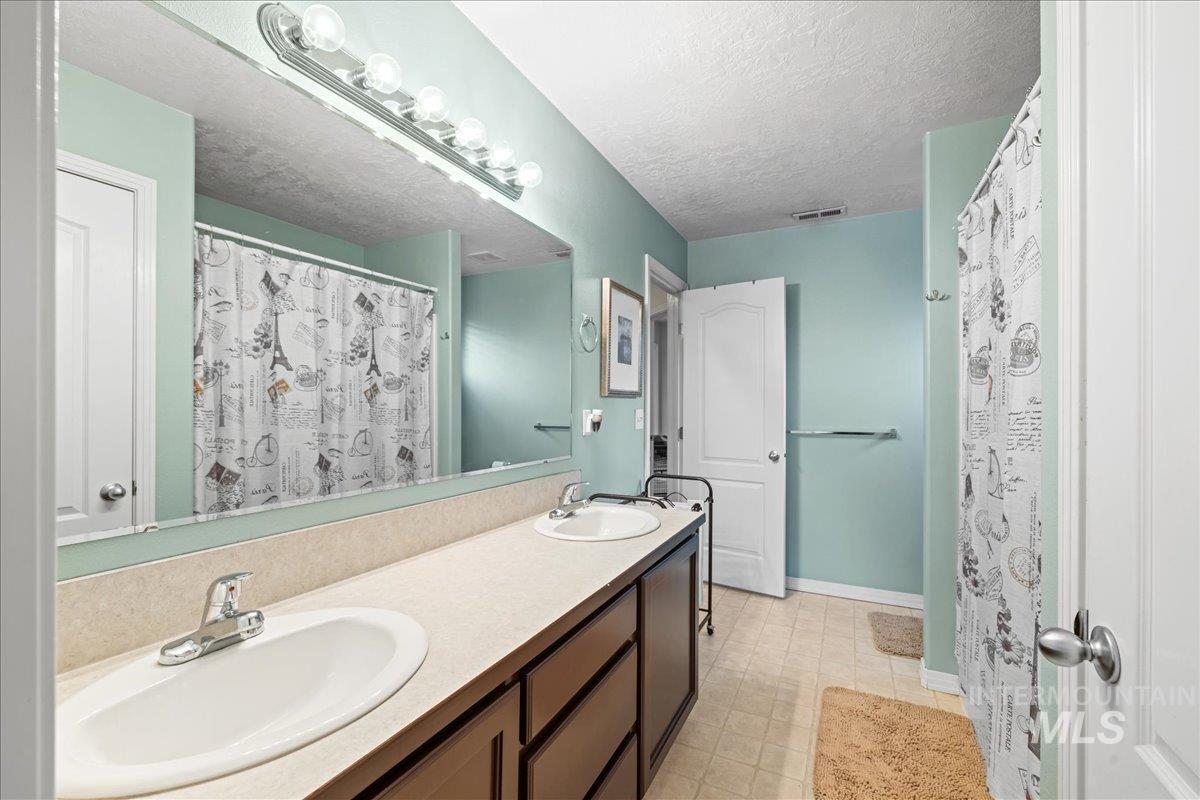2972 N Saint James Pl Property Photo 7