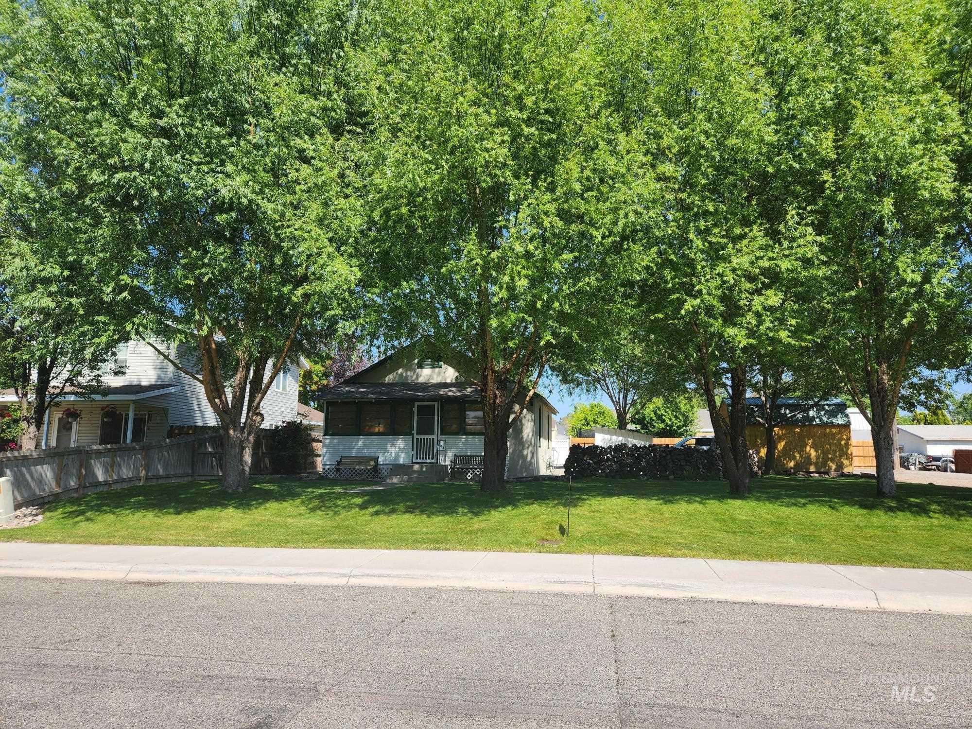 604 S Davis Property Photo 1