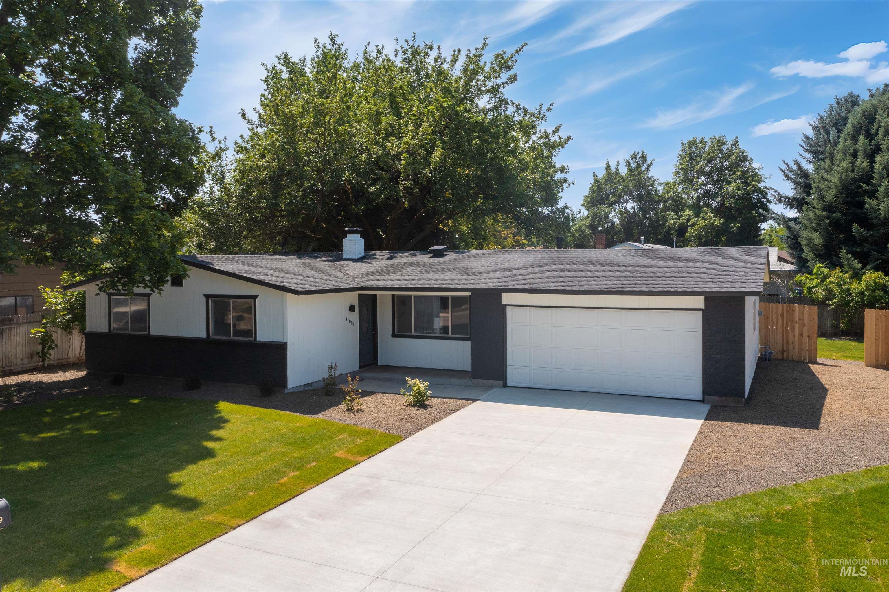 11019 W Powderhorn St Property Photo 1