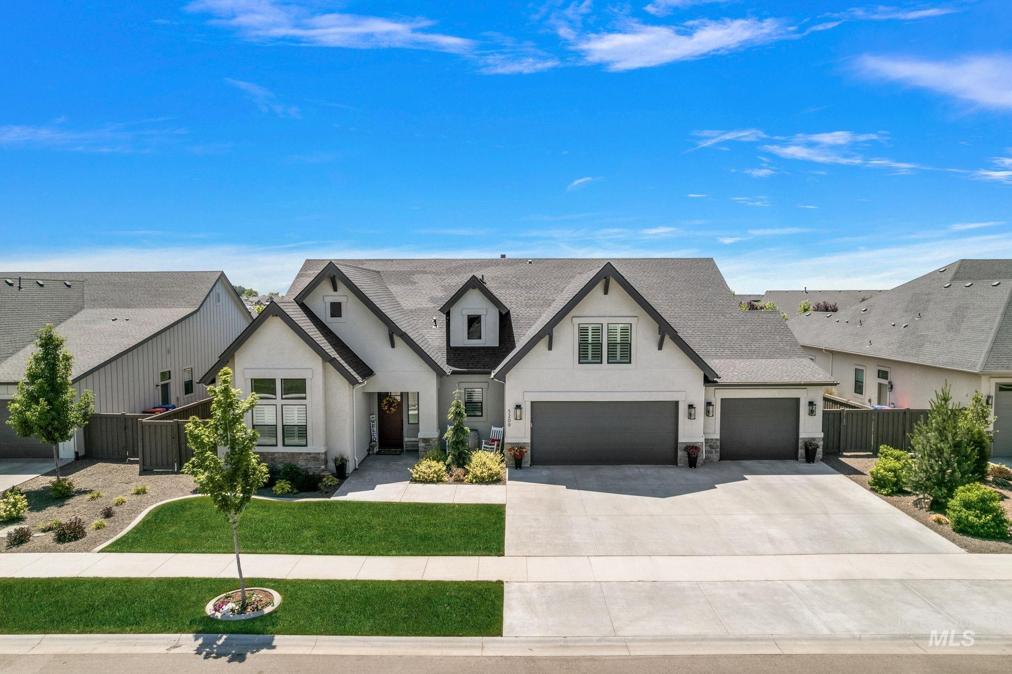 5209 W Strant Steet Property Photo 1