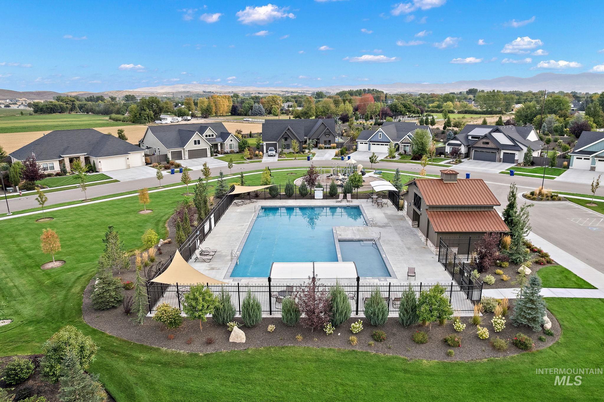 5209 W Strant Steet Property Photo 2