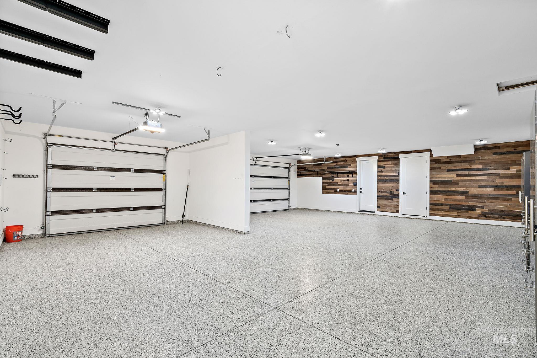 5209 W Strant Steet Property Photo 3