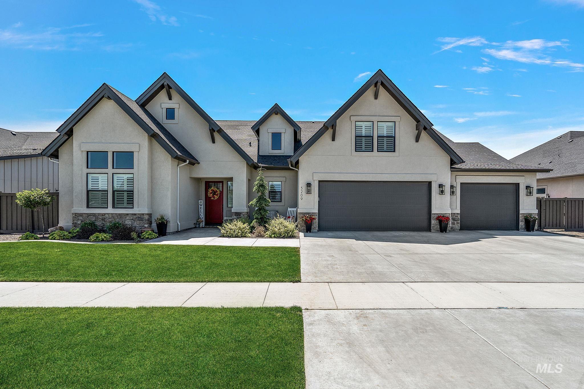 5209 W Strant Steet Property Photo 4