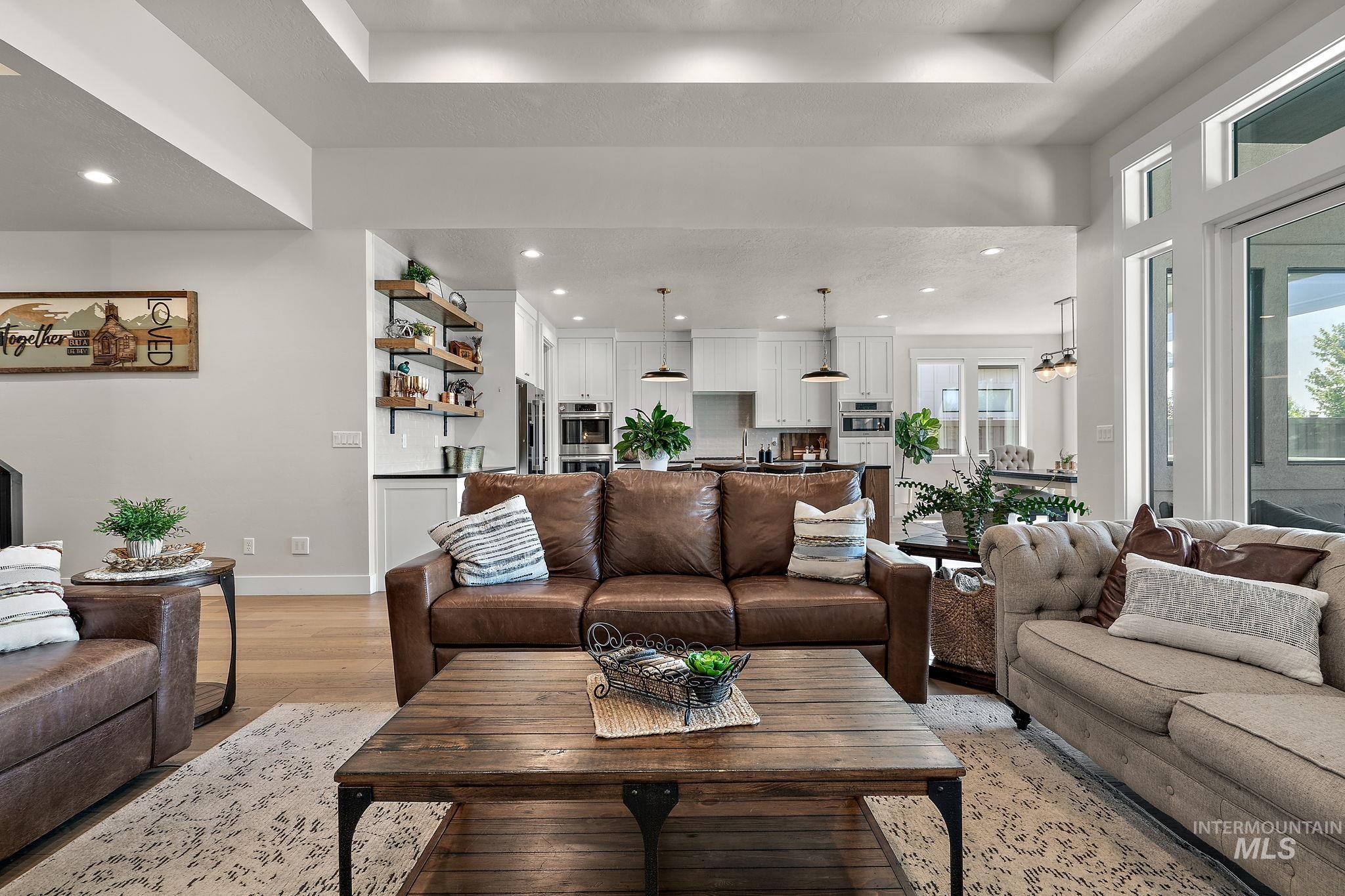 5209 W Strant Steet Property Photo 7