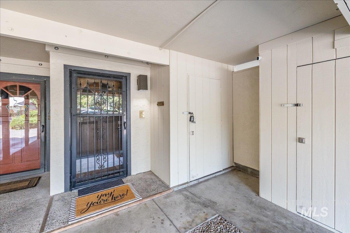 1134 N Camelot Dr Property Photo 7
