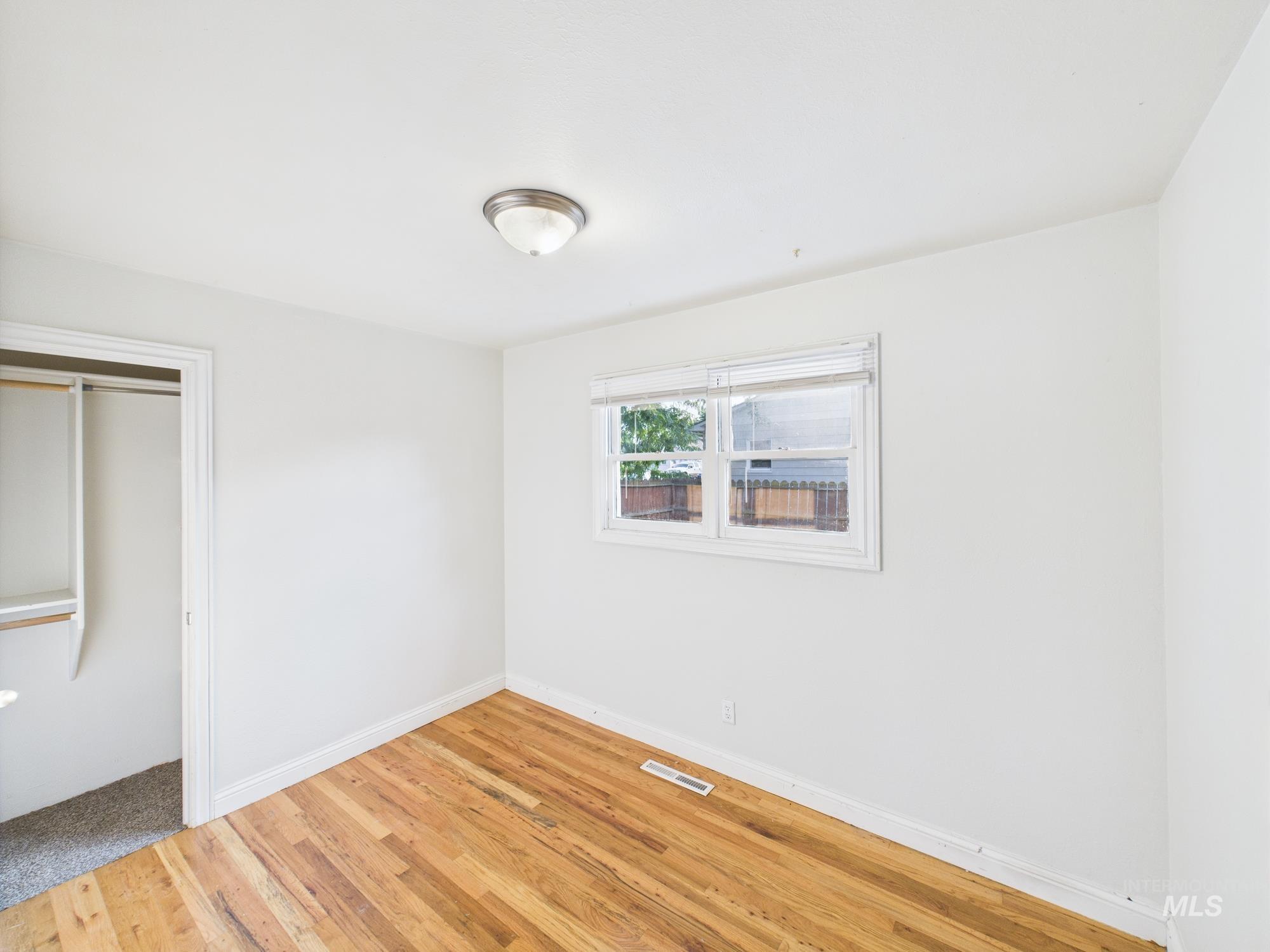 2624 Iowa Ave Property Photo 17