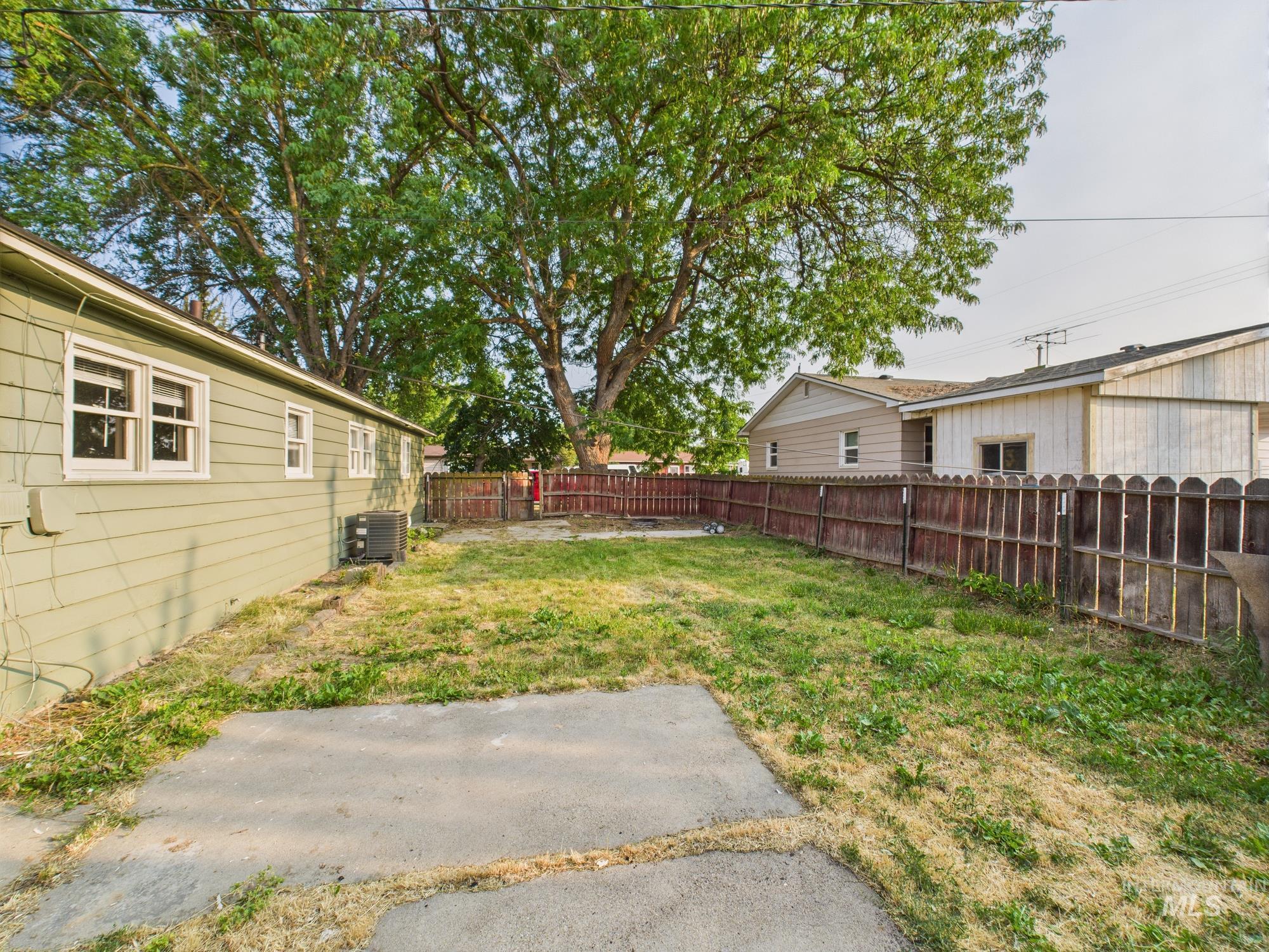 2624 Iowa Ave Property Photo 24