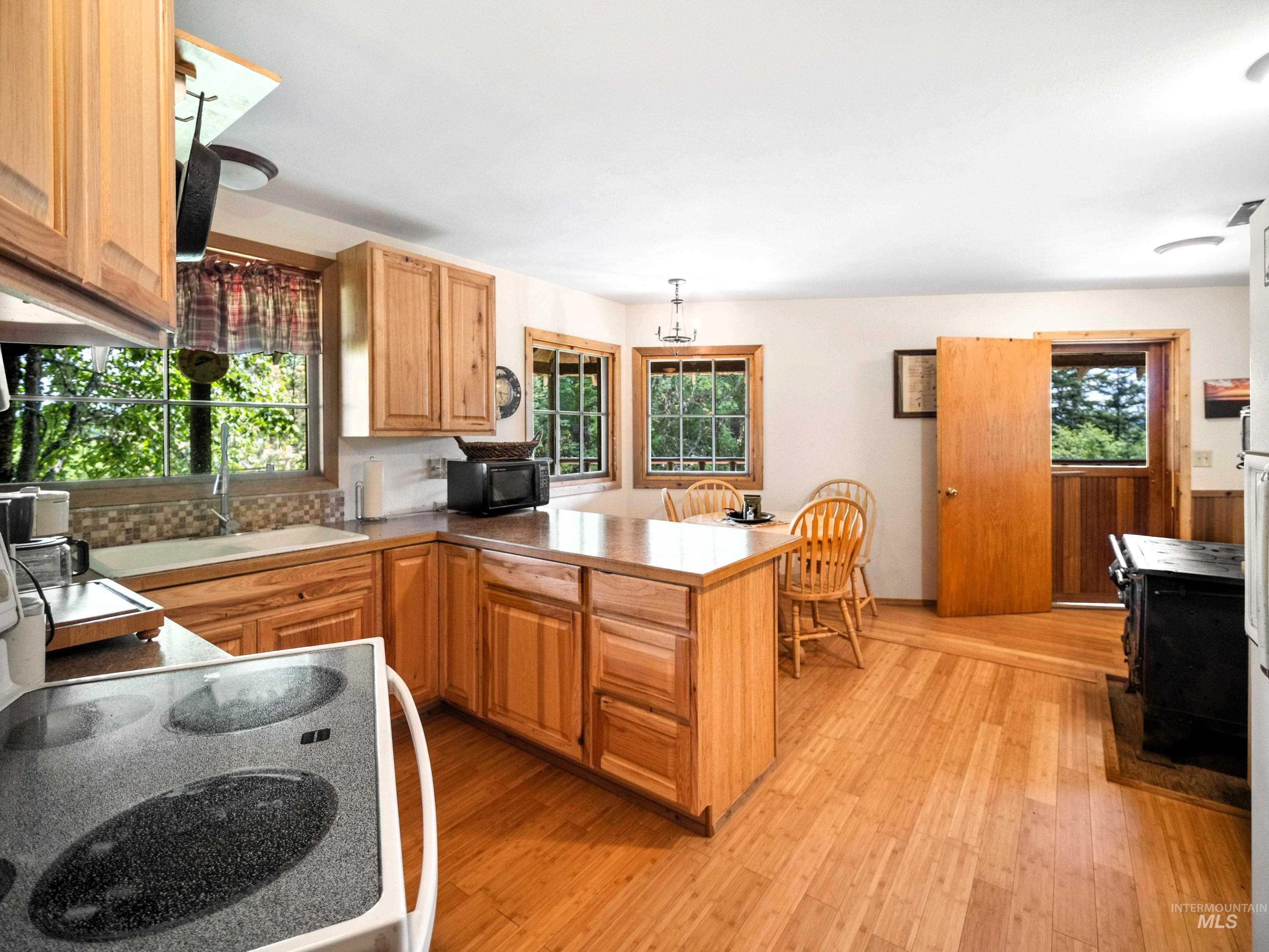 1891 Tom Ho Road Property Photo 9