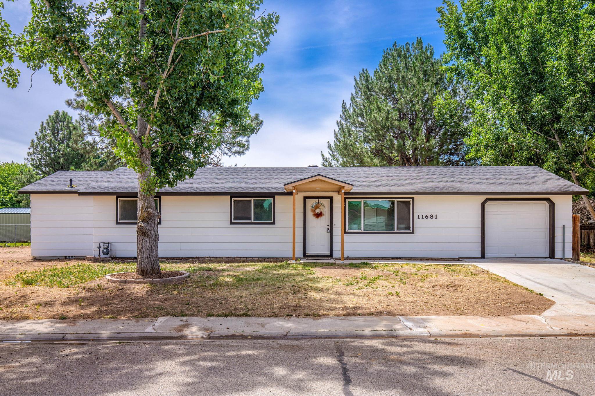 11681 El Centro St Property Photo 1