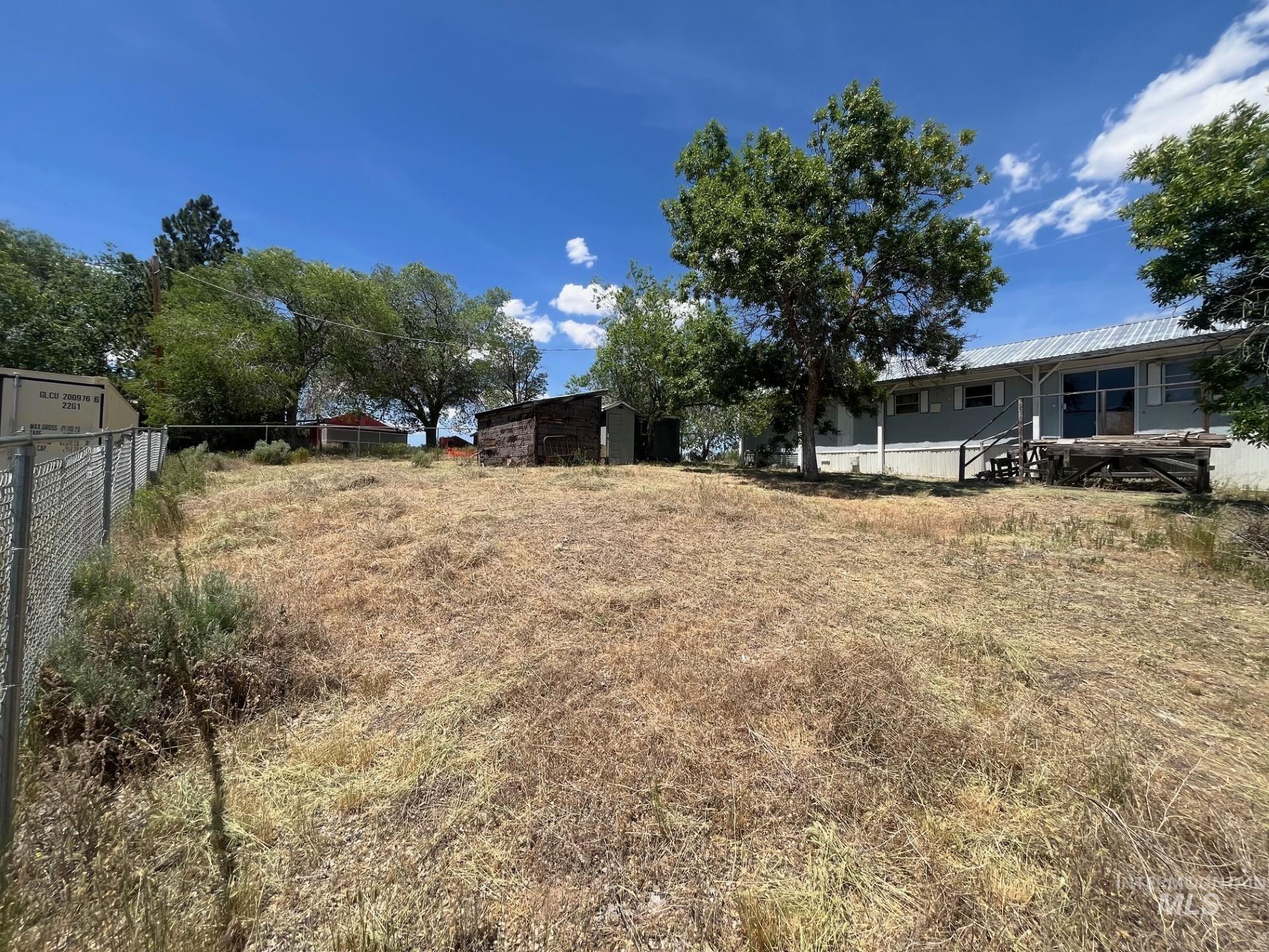 106 + 108 Gates Rd. Property Photo 2
