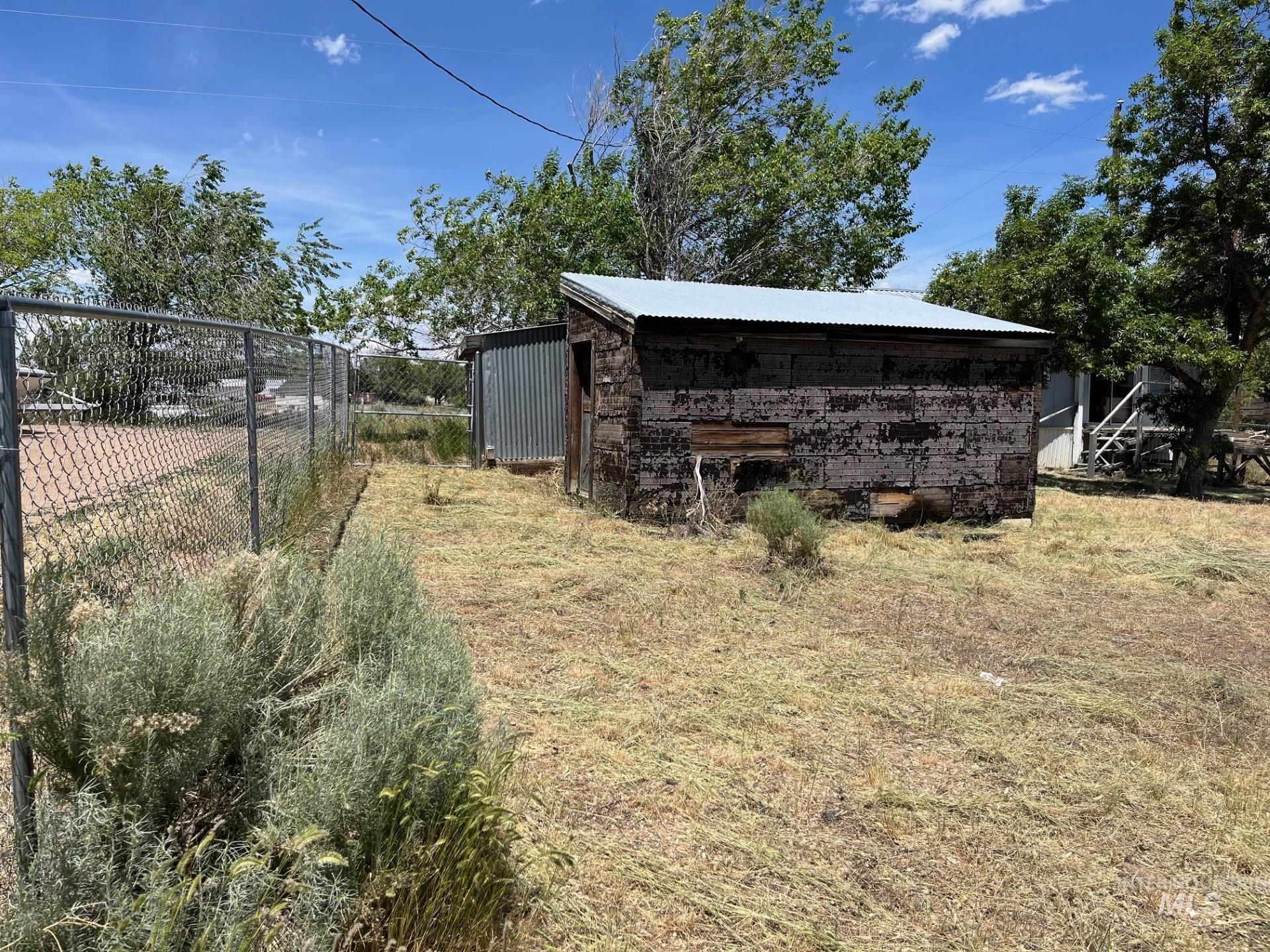 106 + 108 Gates Rd. Property Photo 28