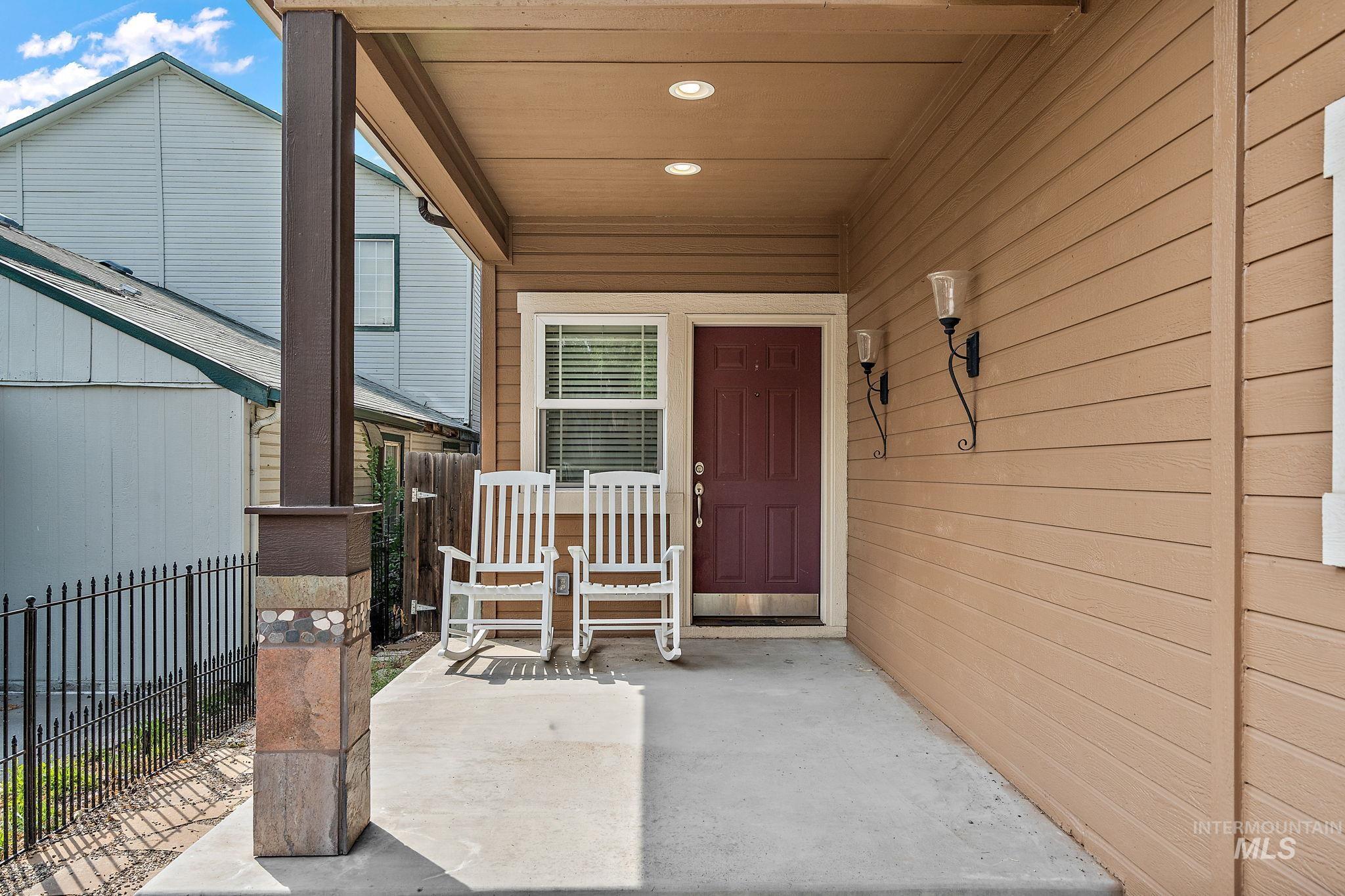 1041 Clithero Property Photo 2
