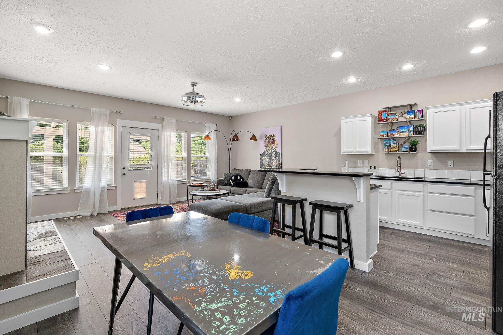 1041 Clithero Property Photo 5