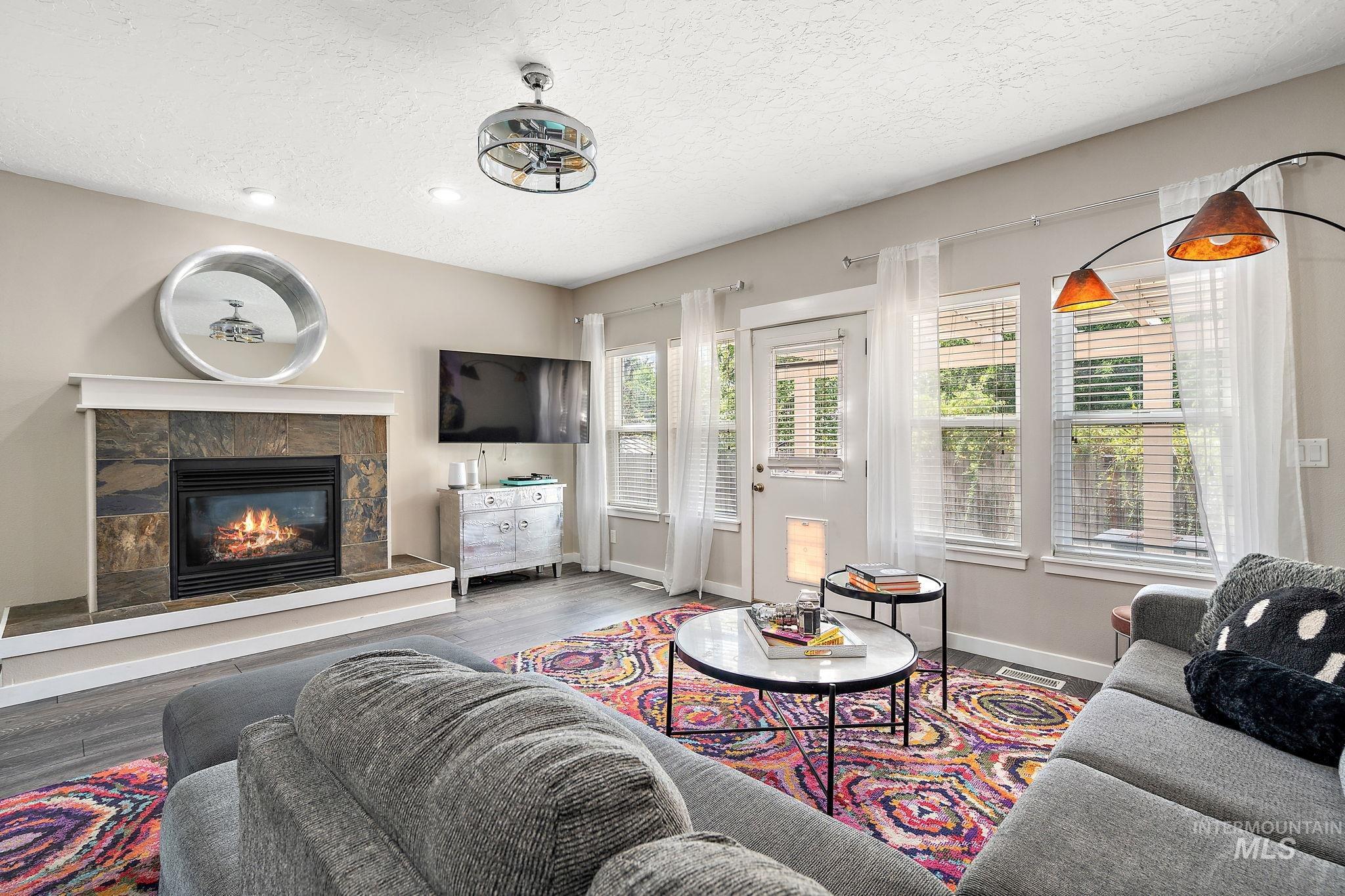1041 Clithero Property Photo 8