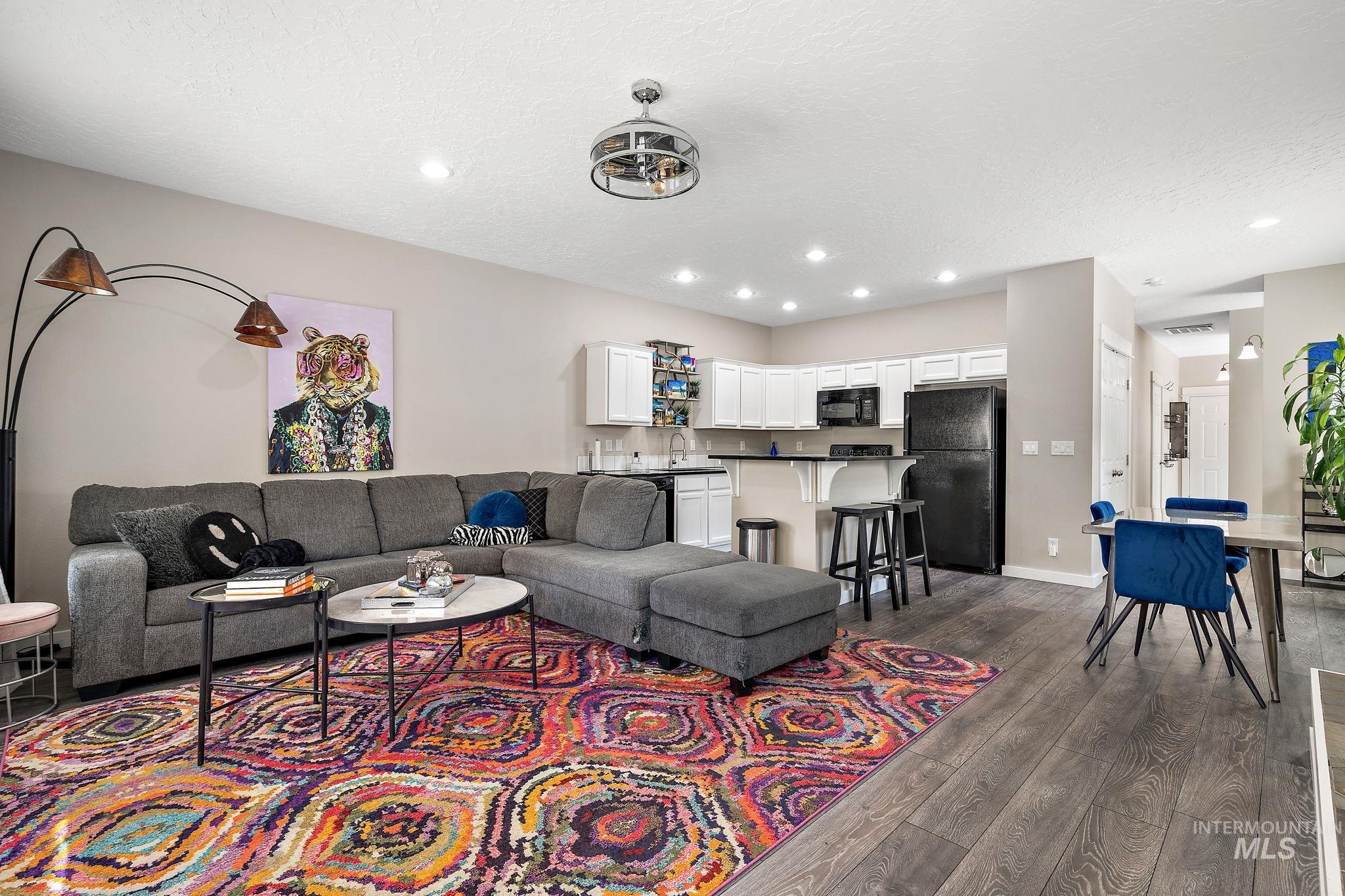 1041 Clithero Property Photo 9