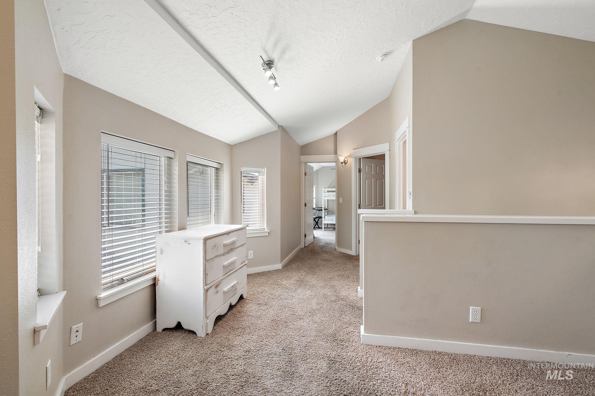 1041 Clithero Property Photo 11