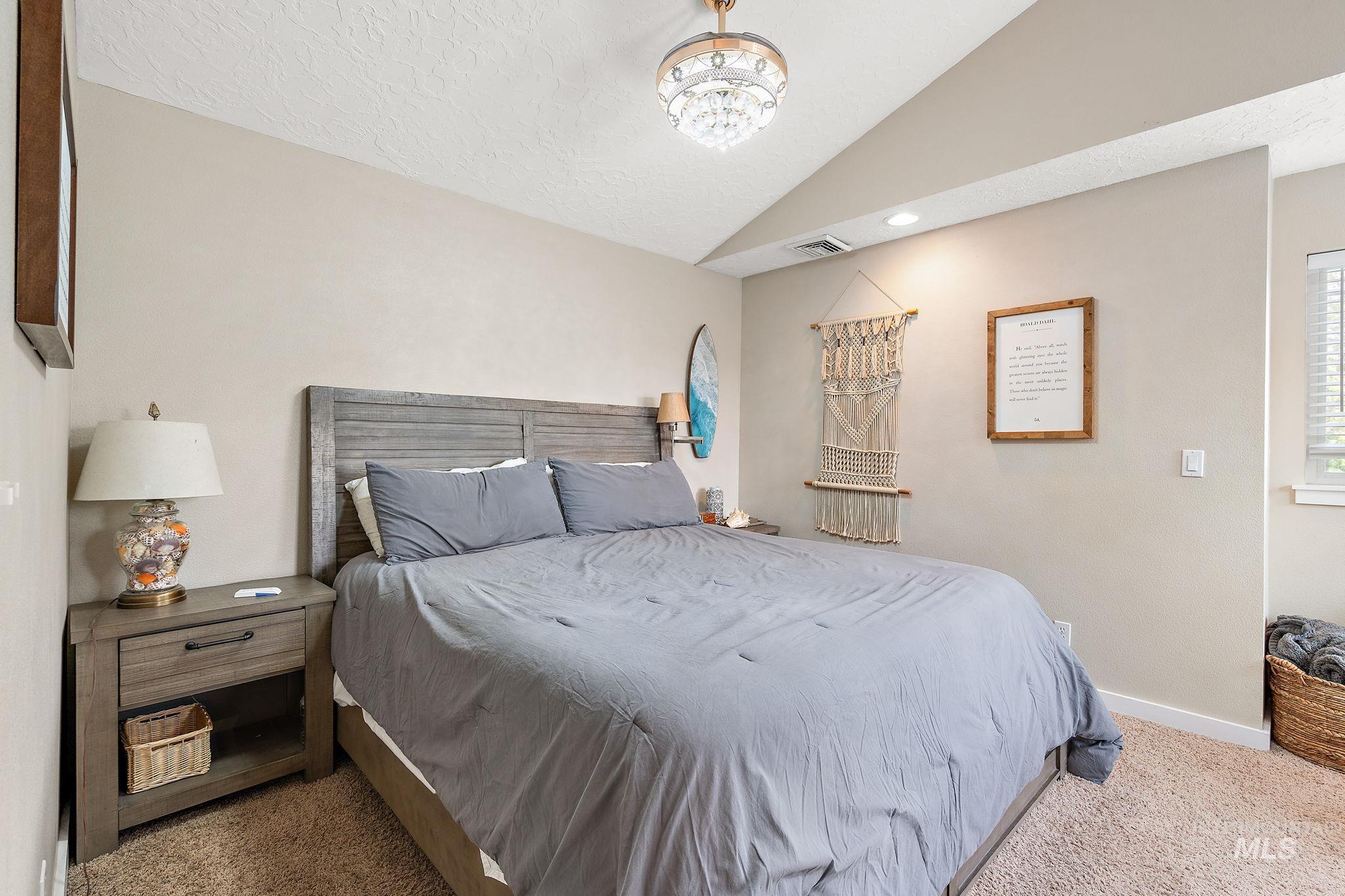 1041 Clithero Property Photo 12