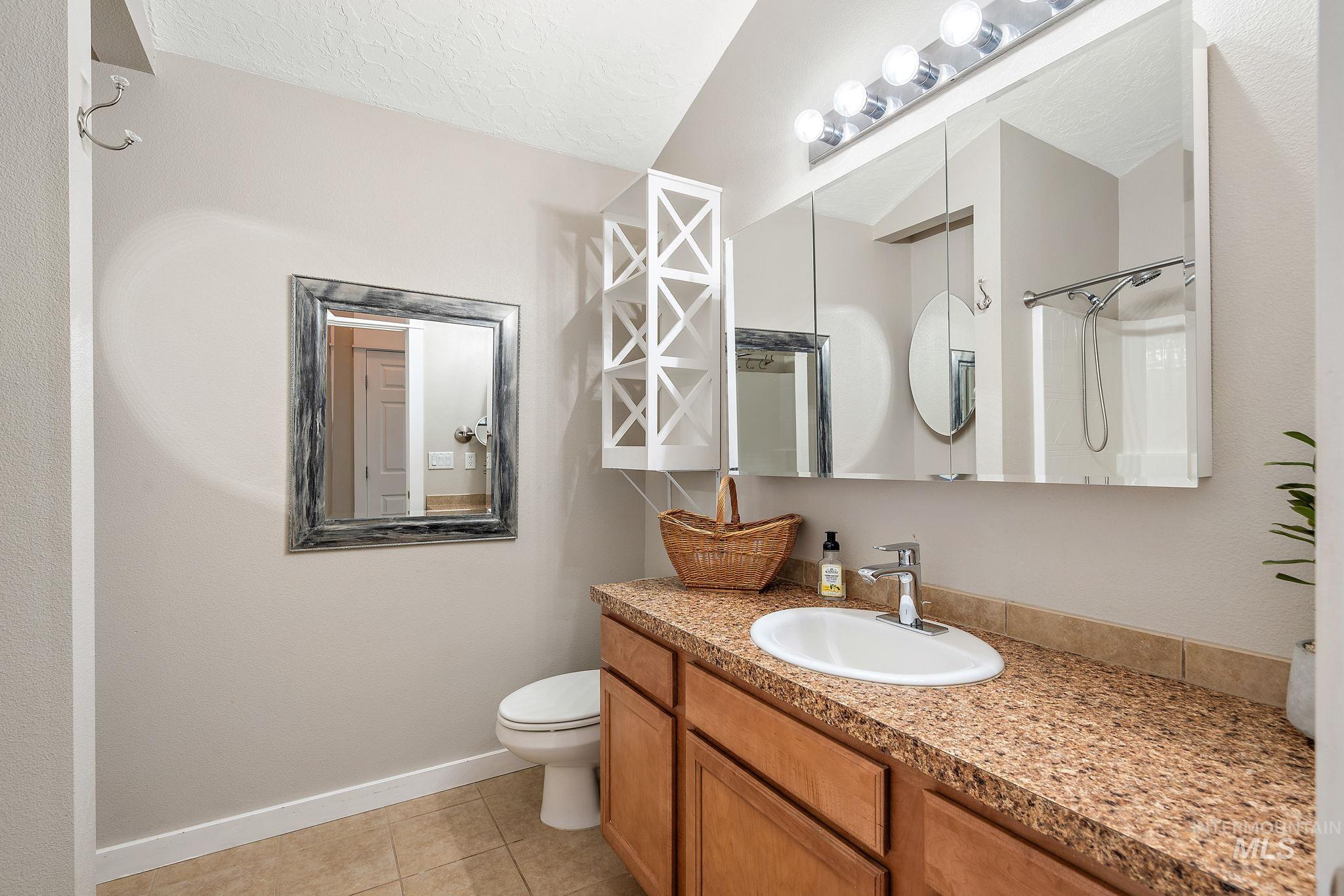 1041 Clithero Property Photo 15