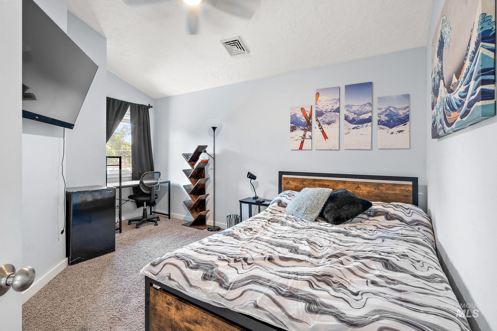 1041 Clithero Property Photo 16